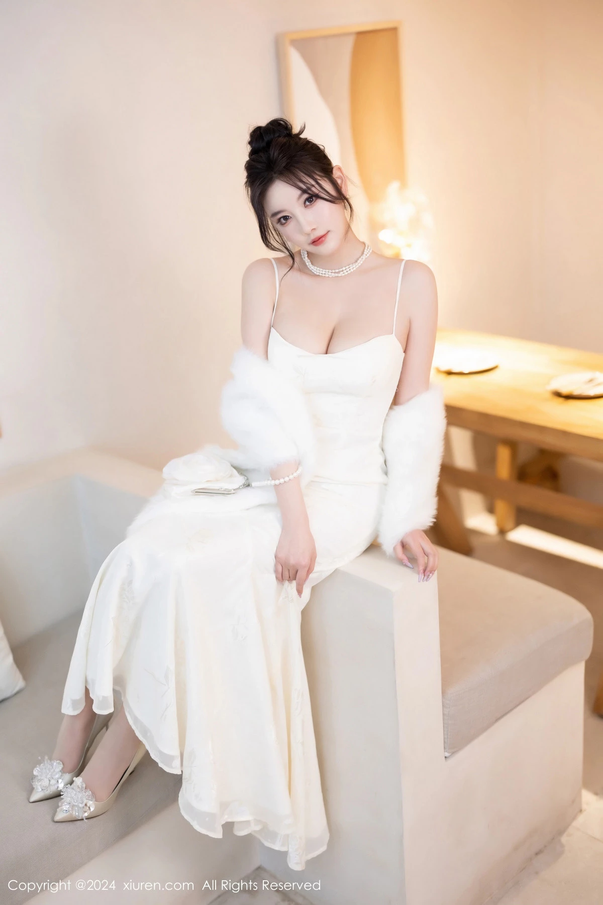 [[XiuRen秀人网]秀人网]No.8538_女神杨晨晨Yome性感白色连衣裙配白色丝袜秀完美身材诱惑写真81P