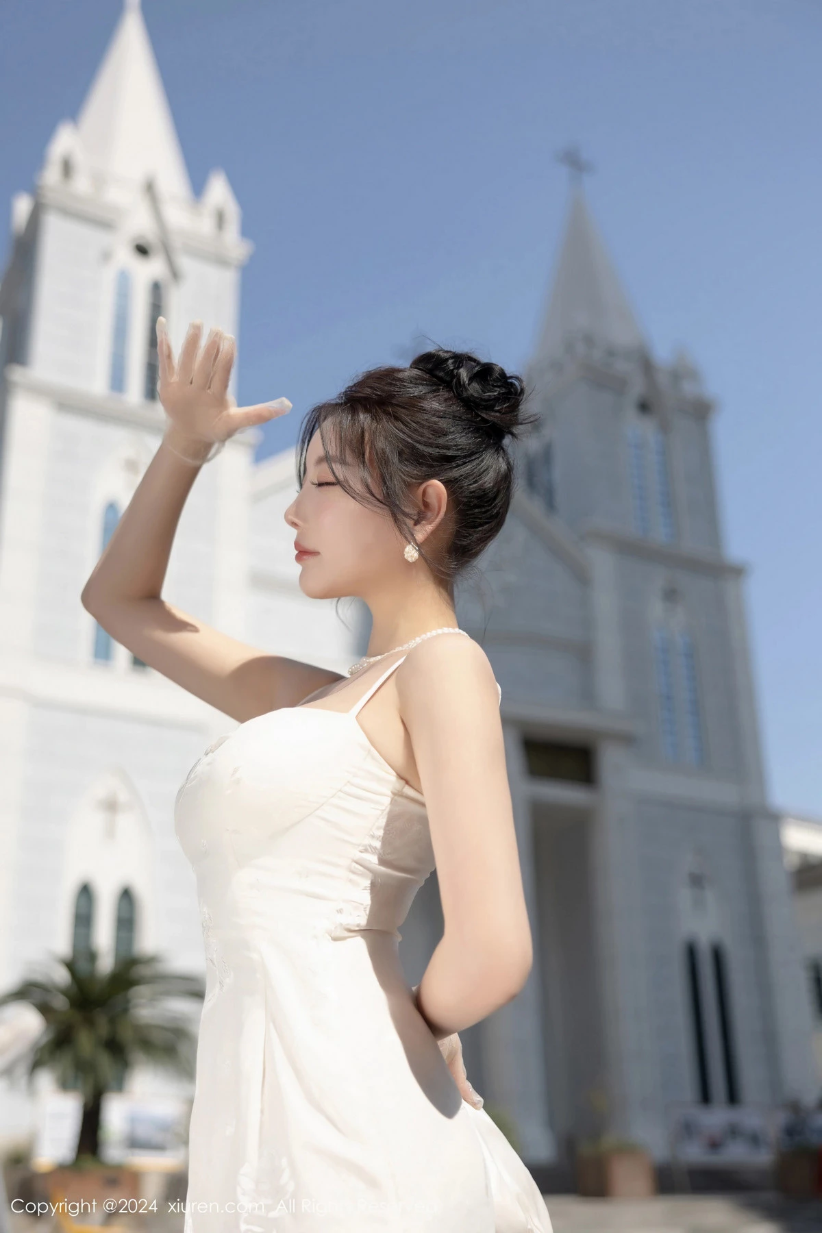 [[XiuRen秀人网]秀人网]No.8538_女神杨晨晨Yome性感白色连衣裙配白色丝袜秀完美身材诱惑写真81P