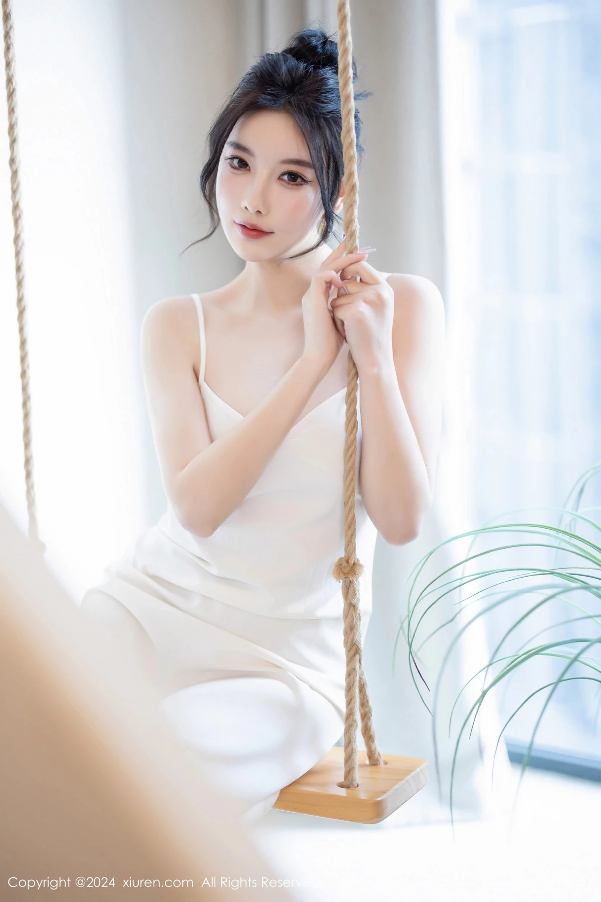 [[XiuRen秀人网]秀人网]No.8538_女神杨晨晨Yome性感白色连衣裙配白色丝袜秀完美身材诱惑写真81P