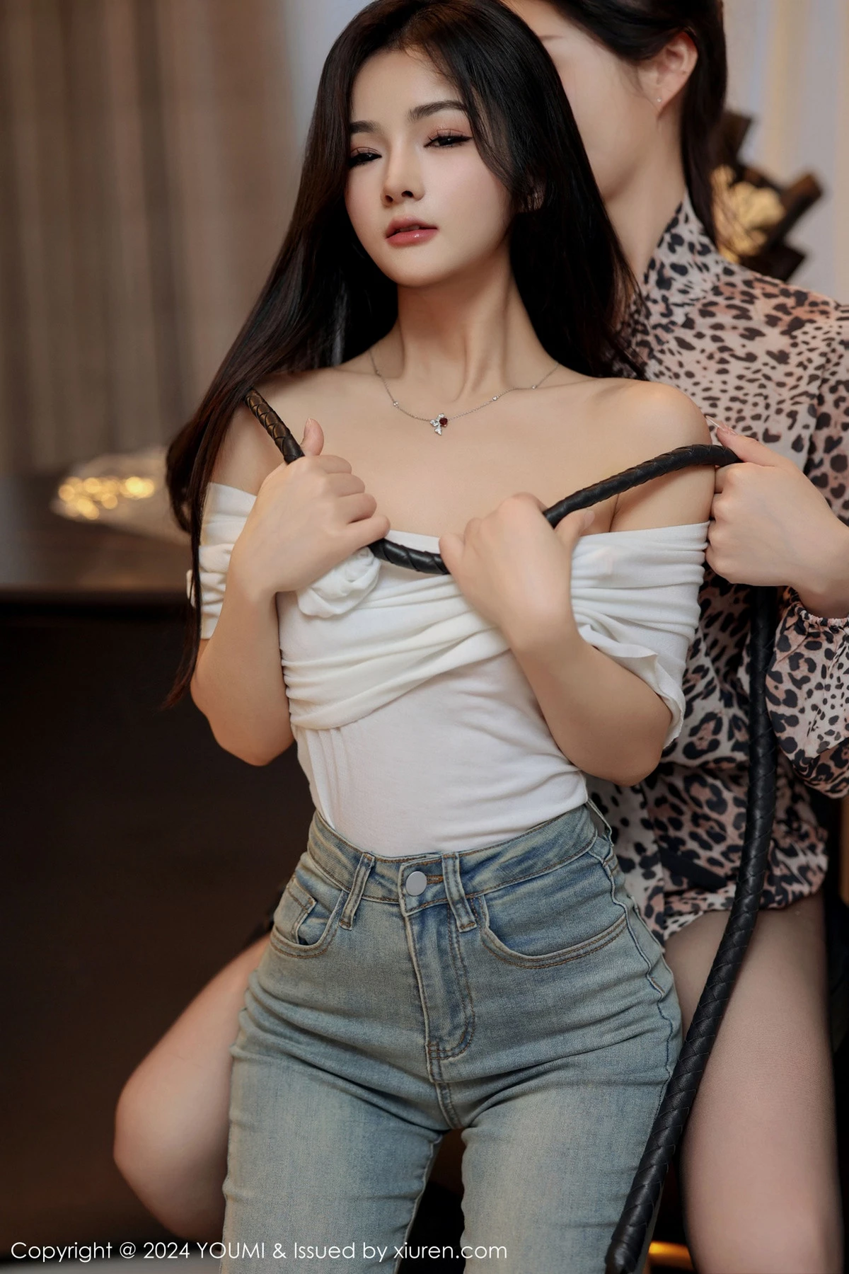 [YouMi尤蜜荟]Vol.1061_模特合集谭小灵私房性感白色上衣配牛仔裤秀曼妙身姿诱惑写真99P