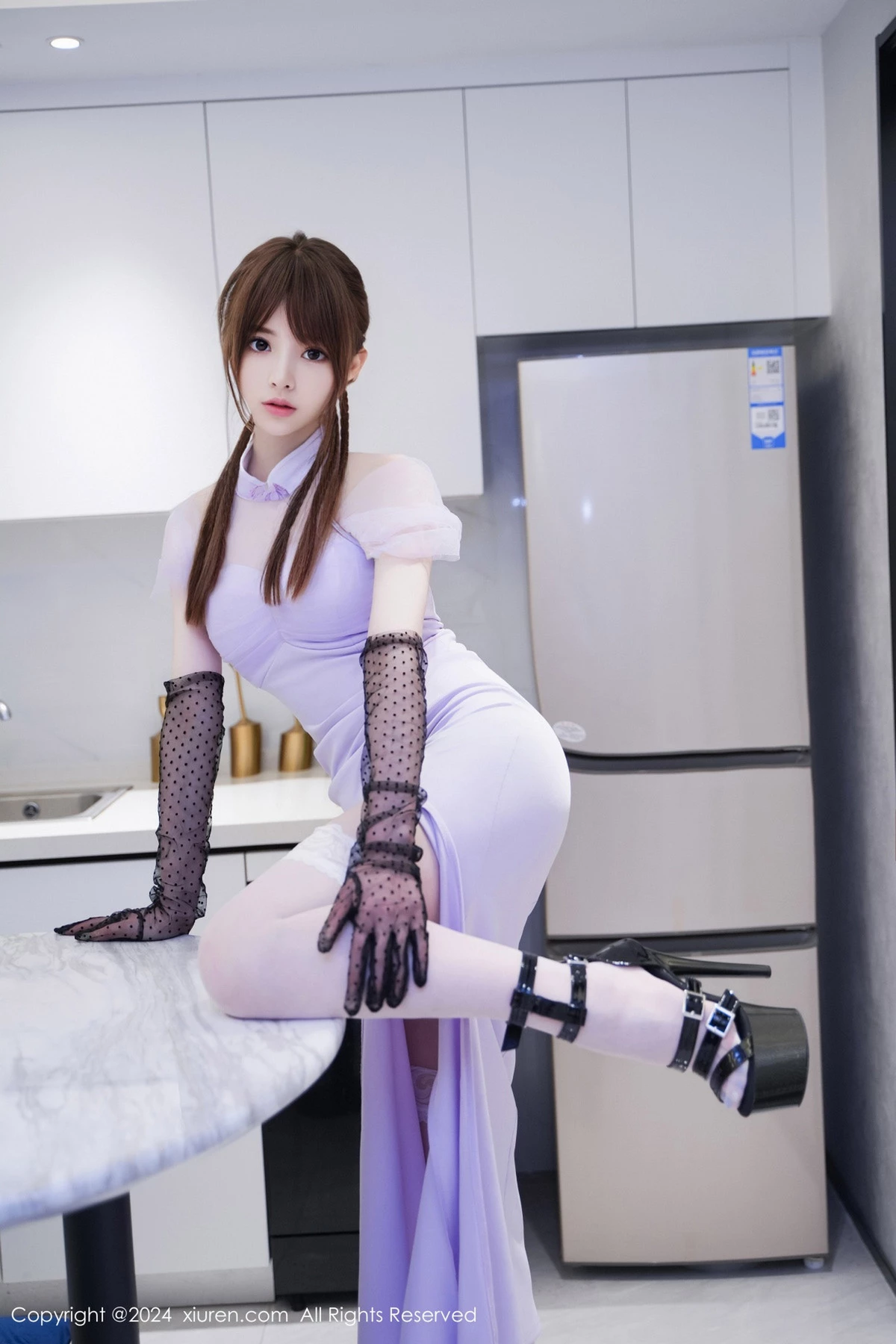 [[XiuRen秀人网]秀人网]No.8519_模特梦灵儿Mini性感紫色连衣长裙配白丝袜秀惹火身段诱惑写真47P