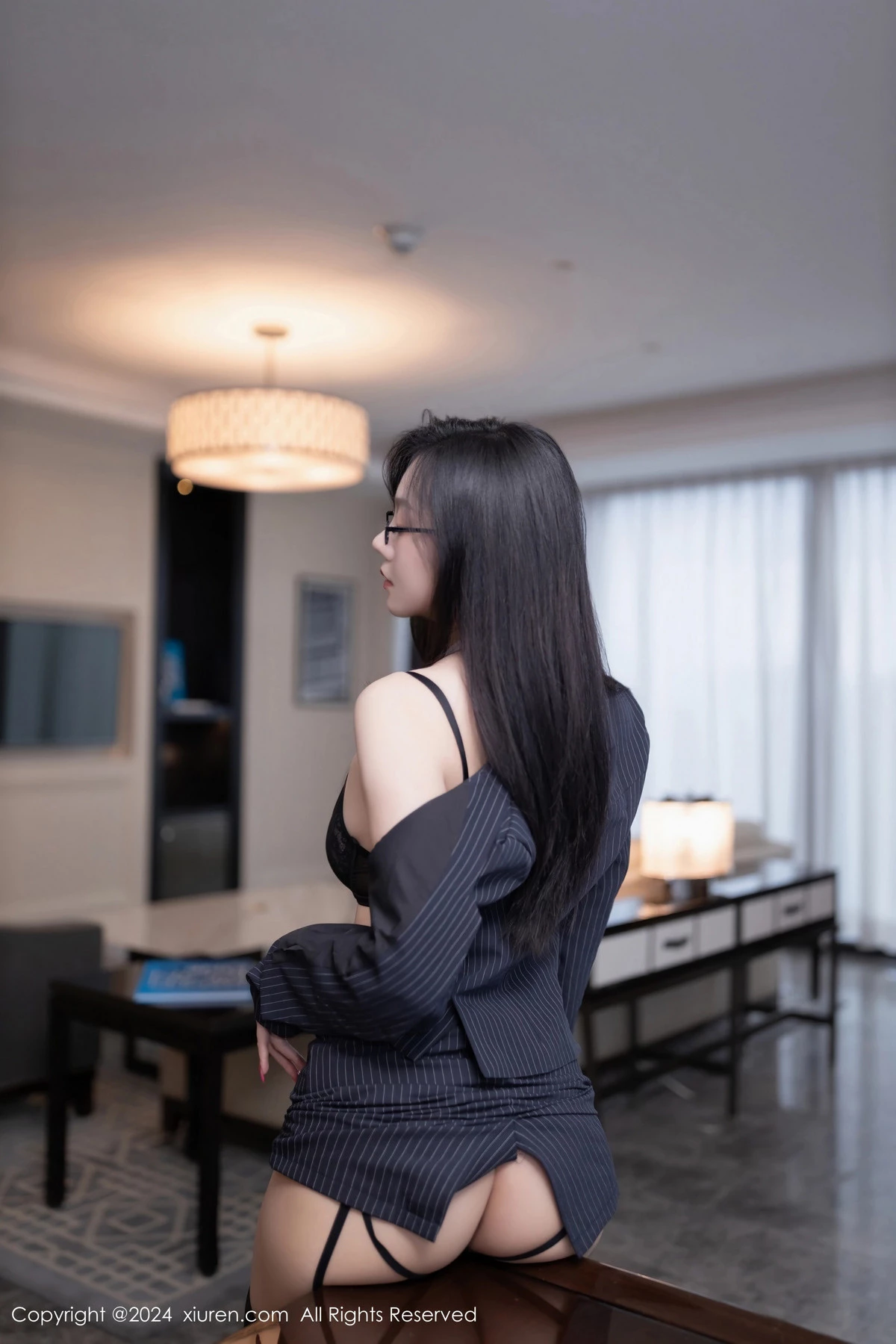 [[XiuRen秀人网]秀人网]No.8537_模特安然anran性感OL制服露黑色蕾丝内衣配黑丝袜惹火诱惑写真80P