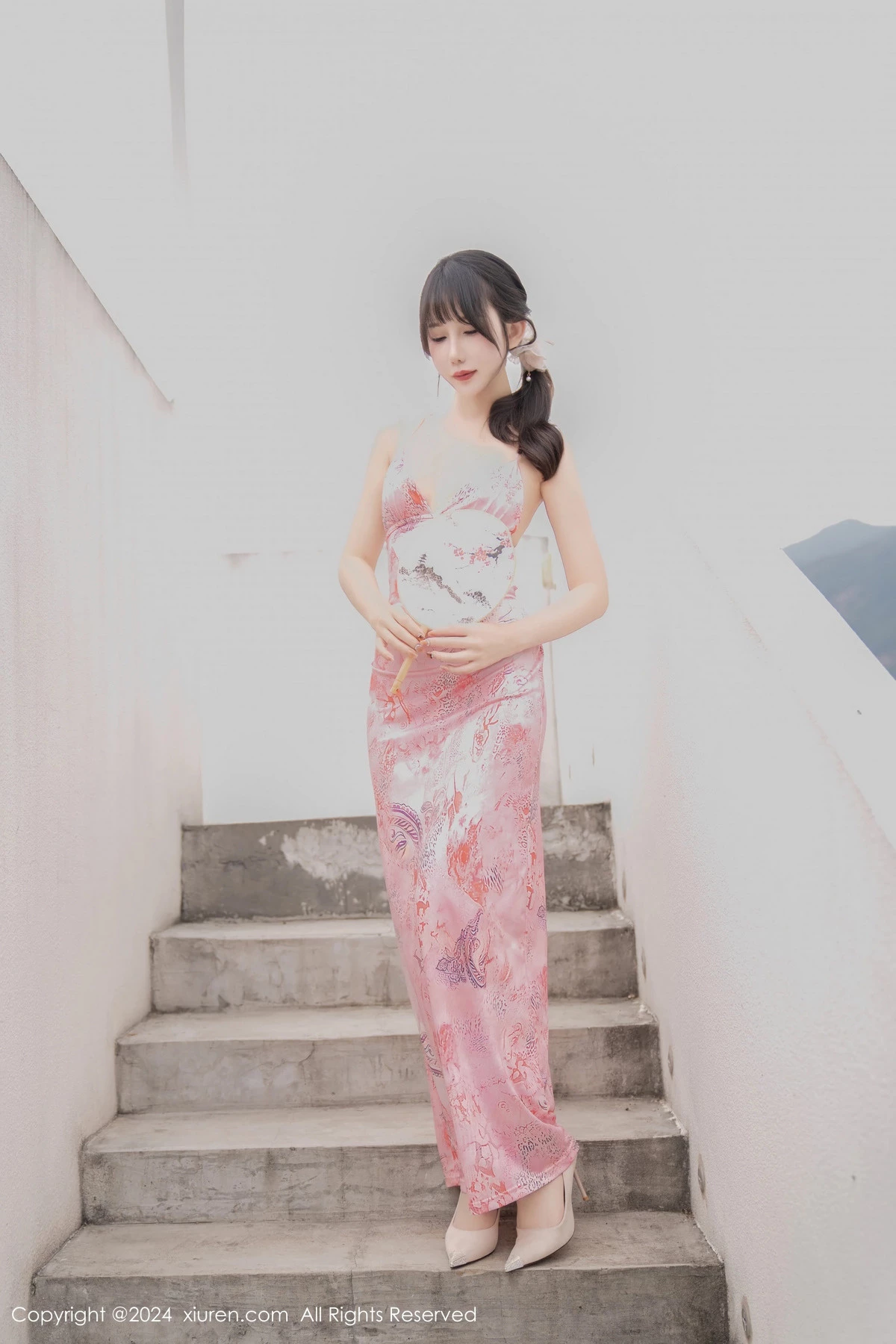 [[XiuRen秀人网]秀人网]No.8535_模特波巧酱性感粉色露背连衣裙配开档肉丝秀曼妙身姿诱惑写真80P