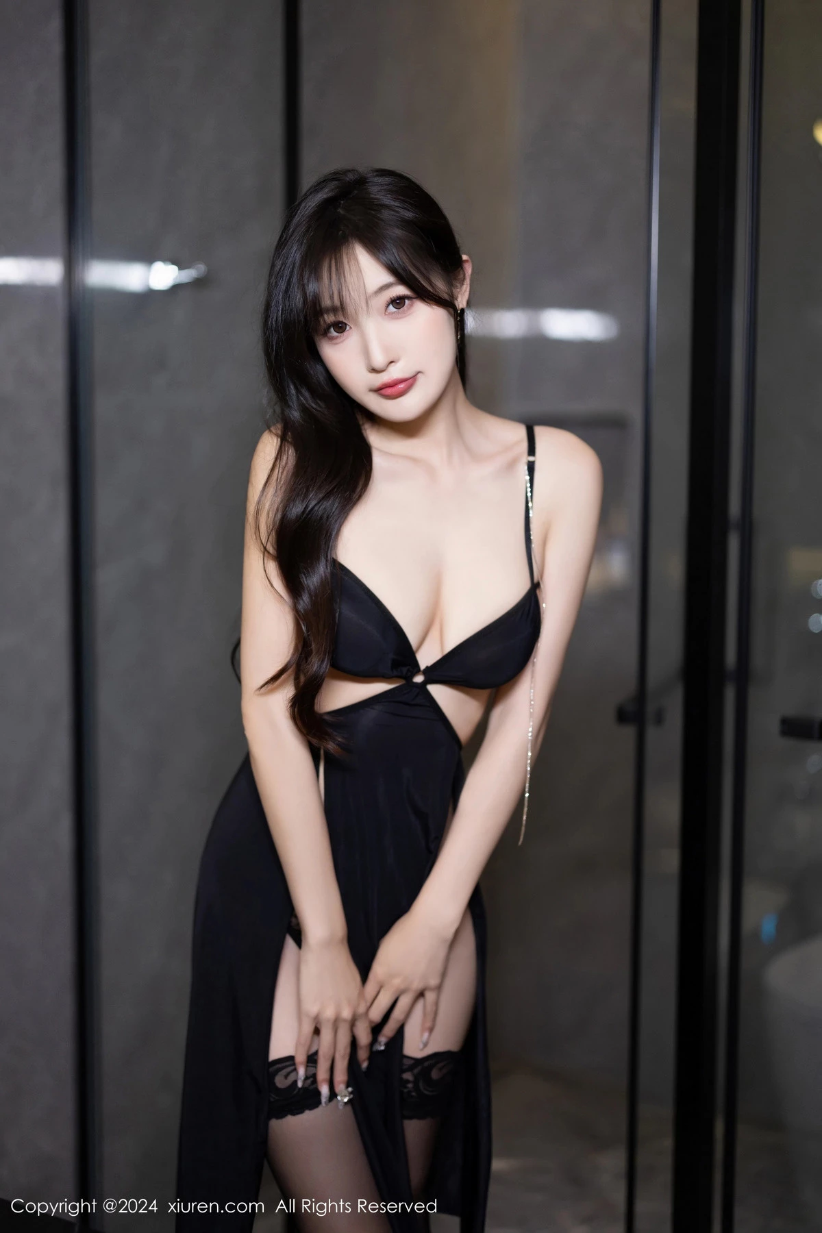 [[XiuRen秀人网]秀人网]No.8530_模特林星阑性感红色上衣配黑皮短裙露超薄黑丝秀美腿诱惑写真80P