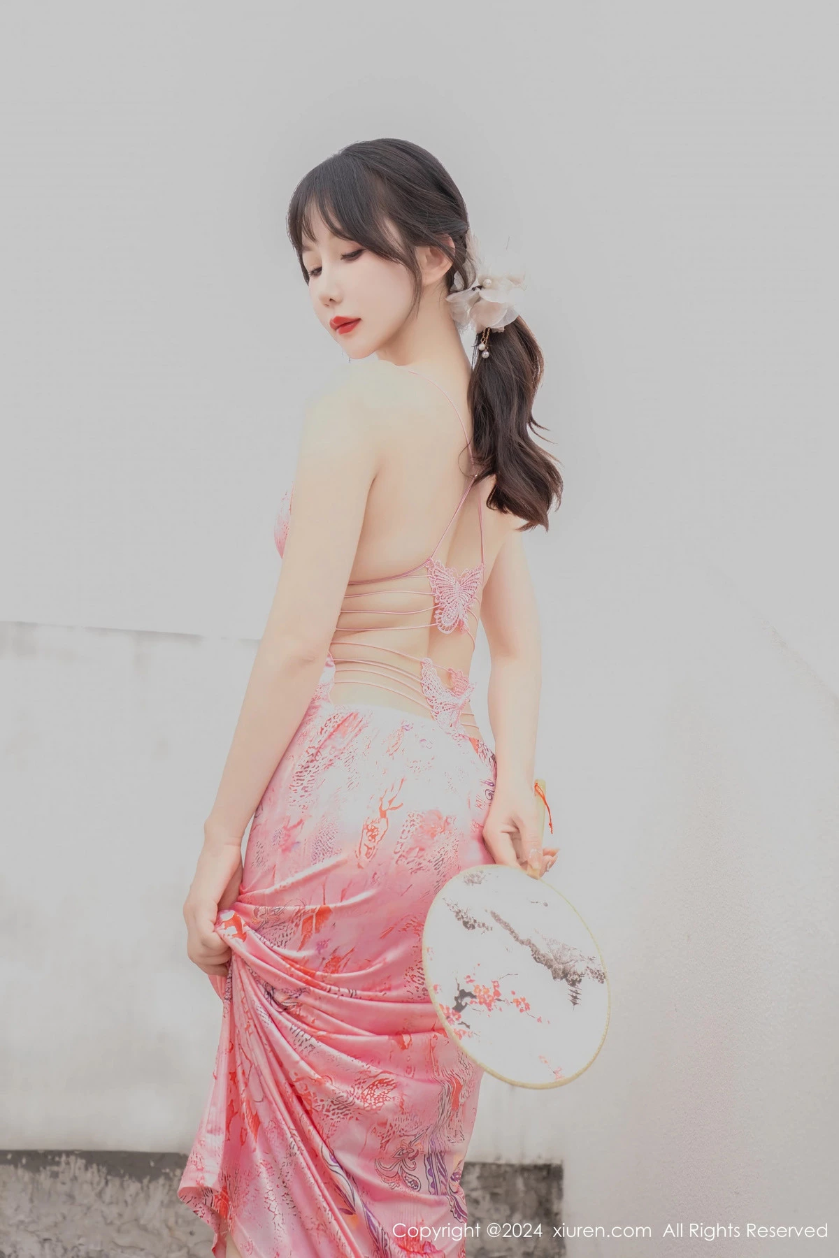 [[XiuRen秀人网]秀人网]No.8535_模特波巧酱性感粉色露背连衣裙配开档肉丝秀曼妙身姿诱惑写真80P