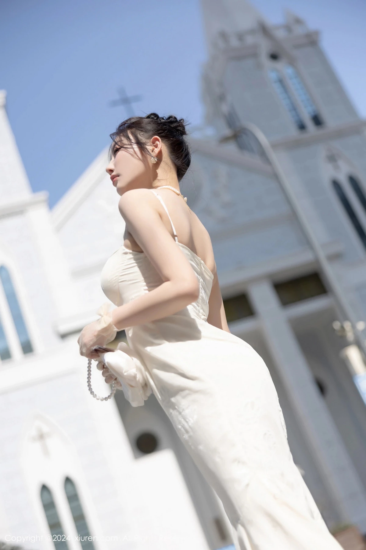 [[XiuRen秀人网]秀人网]No.8538_女神杨晨晨Yome性感白色连衣裙配白色丝袜秀完美身材诱惑写真81P