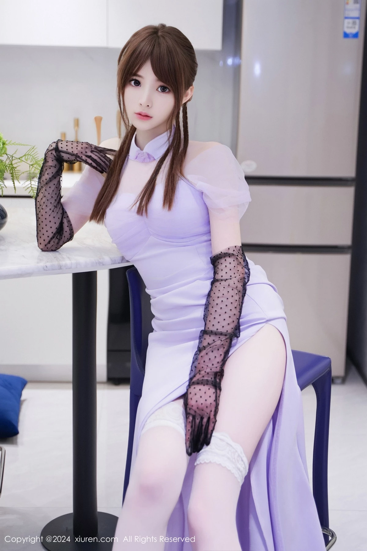 [[XiuRen秀人网]秀人网]No.8519_模特梦灵儿Mini性感紫色连衣长裙配白丝袜秀惹火身段诱惑写真47P