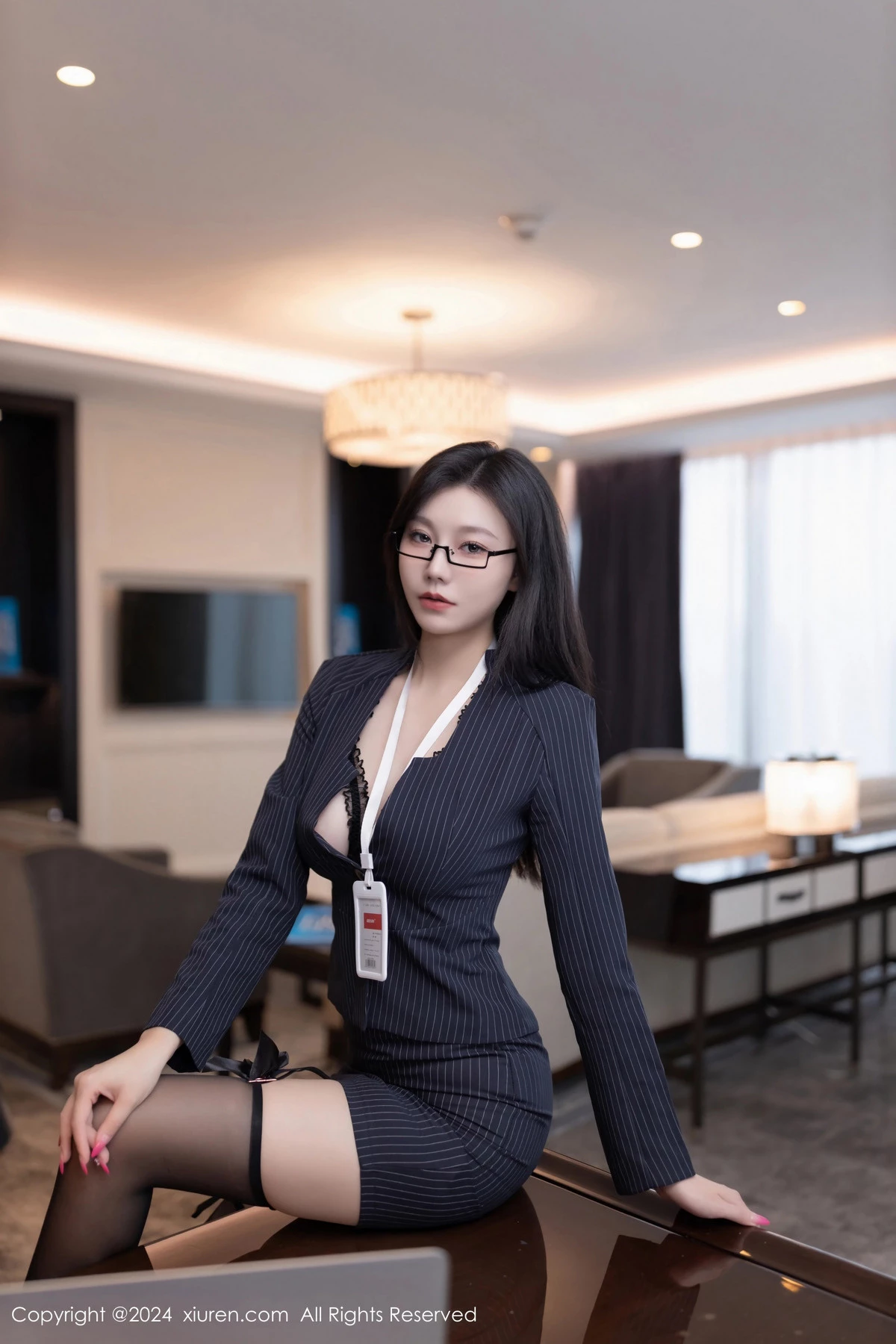 [[XiuRen秀人网]秀人网]No.8537_模特安然anran性感OL制服露黑色蕾丝内衣配黑丝袜惹火诱惑写真80P