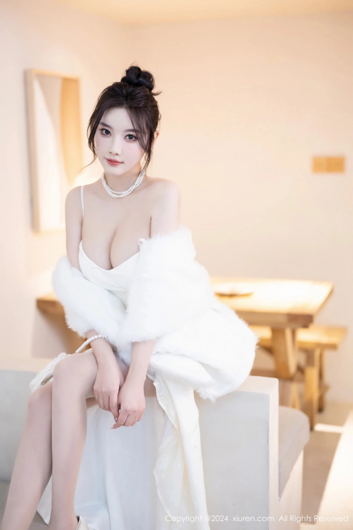 [[XiuRen秀人网]秀人网]No.8538_女神杨晨晨Yome性感白色连衣裙配白色丝袜秀完美身材诱惑写真81P