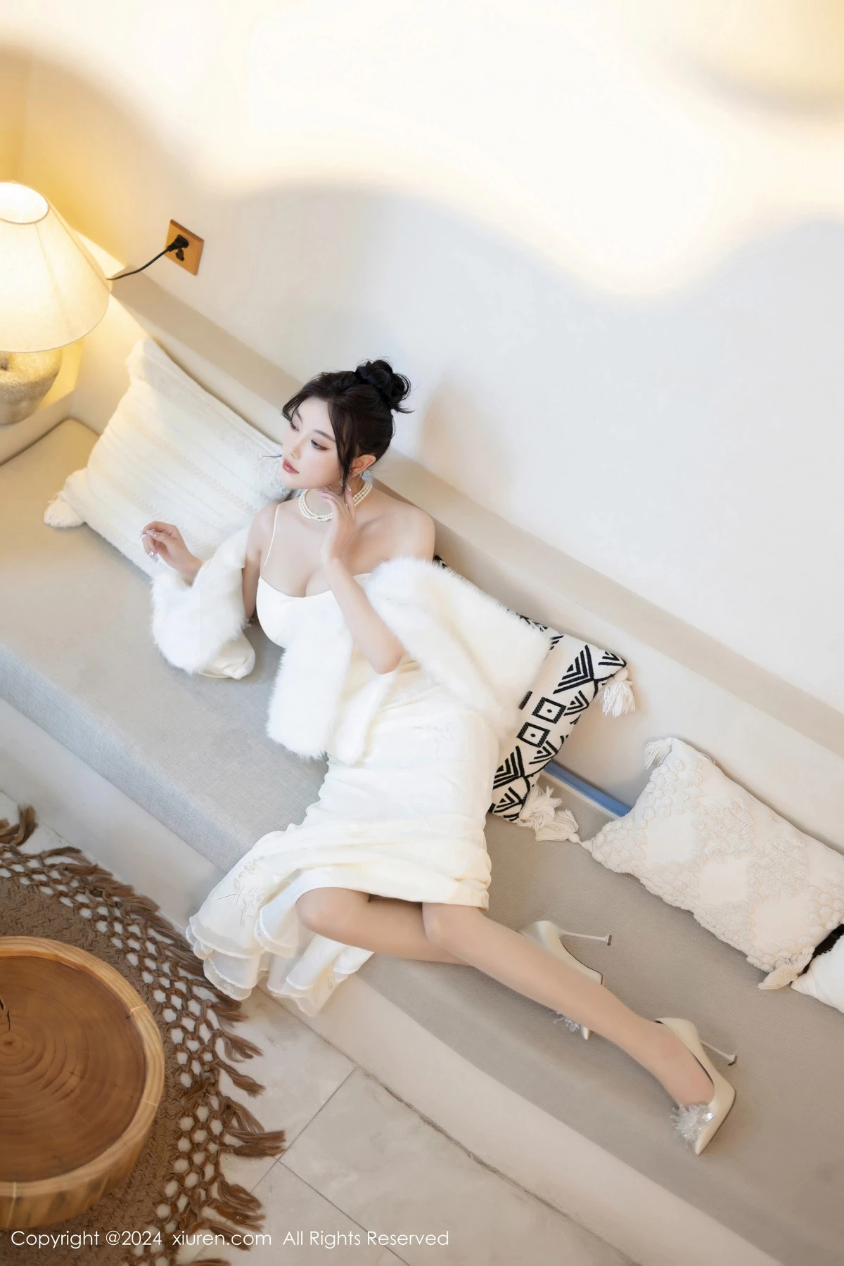 [[XiuRen秀人网]秀人网]No.8538_女神杨晨晨Yome性感白色连衣裙配白色丝袜秀完美身材诱惑写真81P