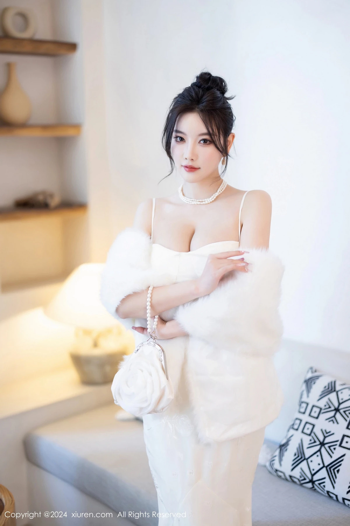 [[XiuRen秀人网]秀人网]No.8538_女神杨晨晨Yome性感白色连衣裙配白色丝袜秀完美身材诱惑写真81P