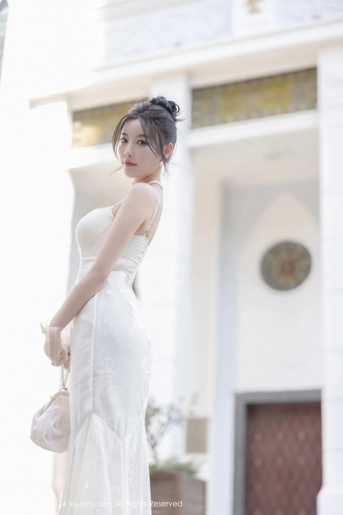 [[XiuRen秀人网]秀人网]No.8538_女神杨晨晨Yome性感白色连衣裙配白色丝袜秀完美身材诱惑写真81P