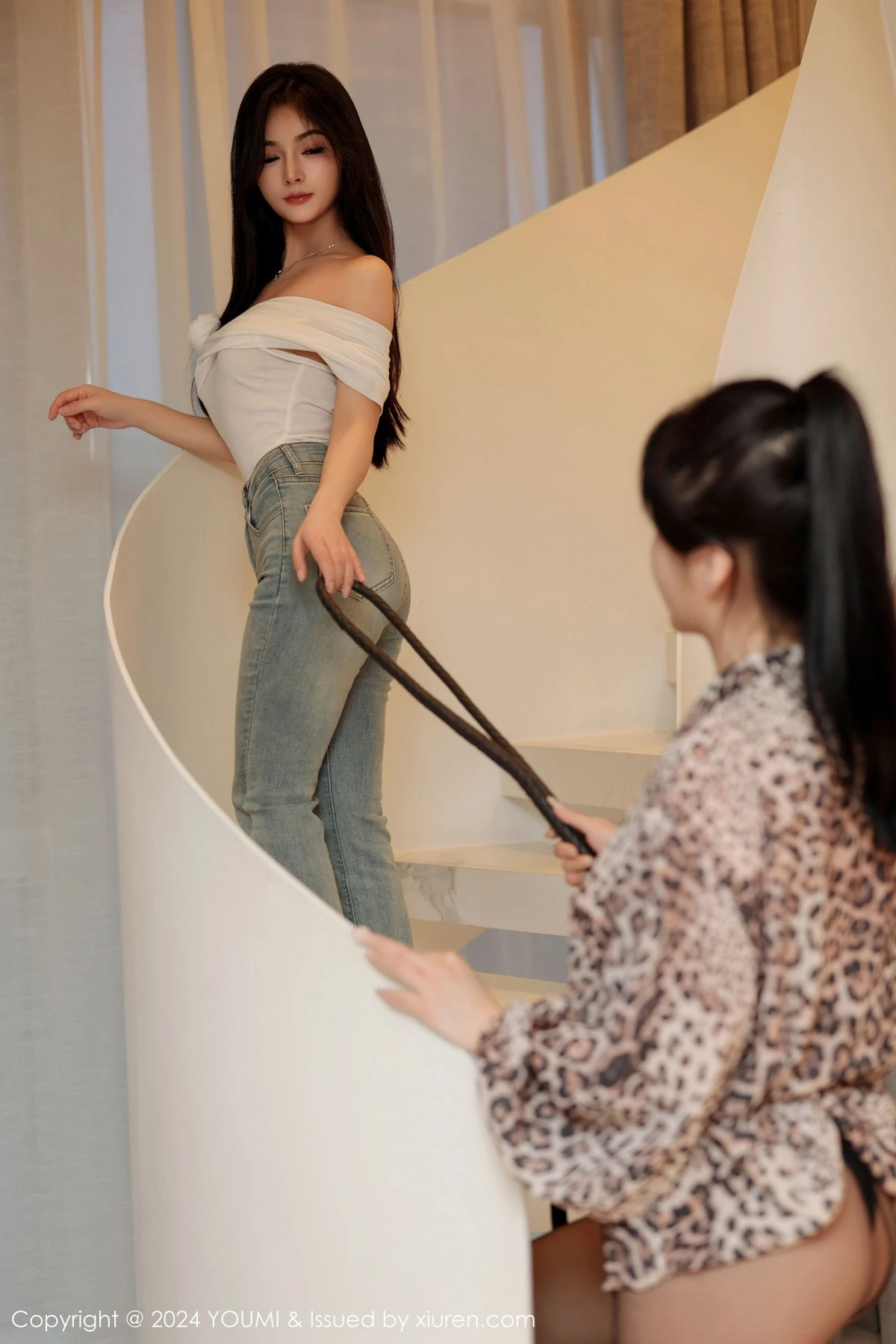 [YouMi尤蜜荟]Vol.1061_模特合集谭小灵私房性感白色上衣配牛仔裤秀曼妙身姿诱惑写真99P