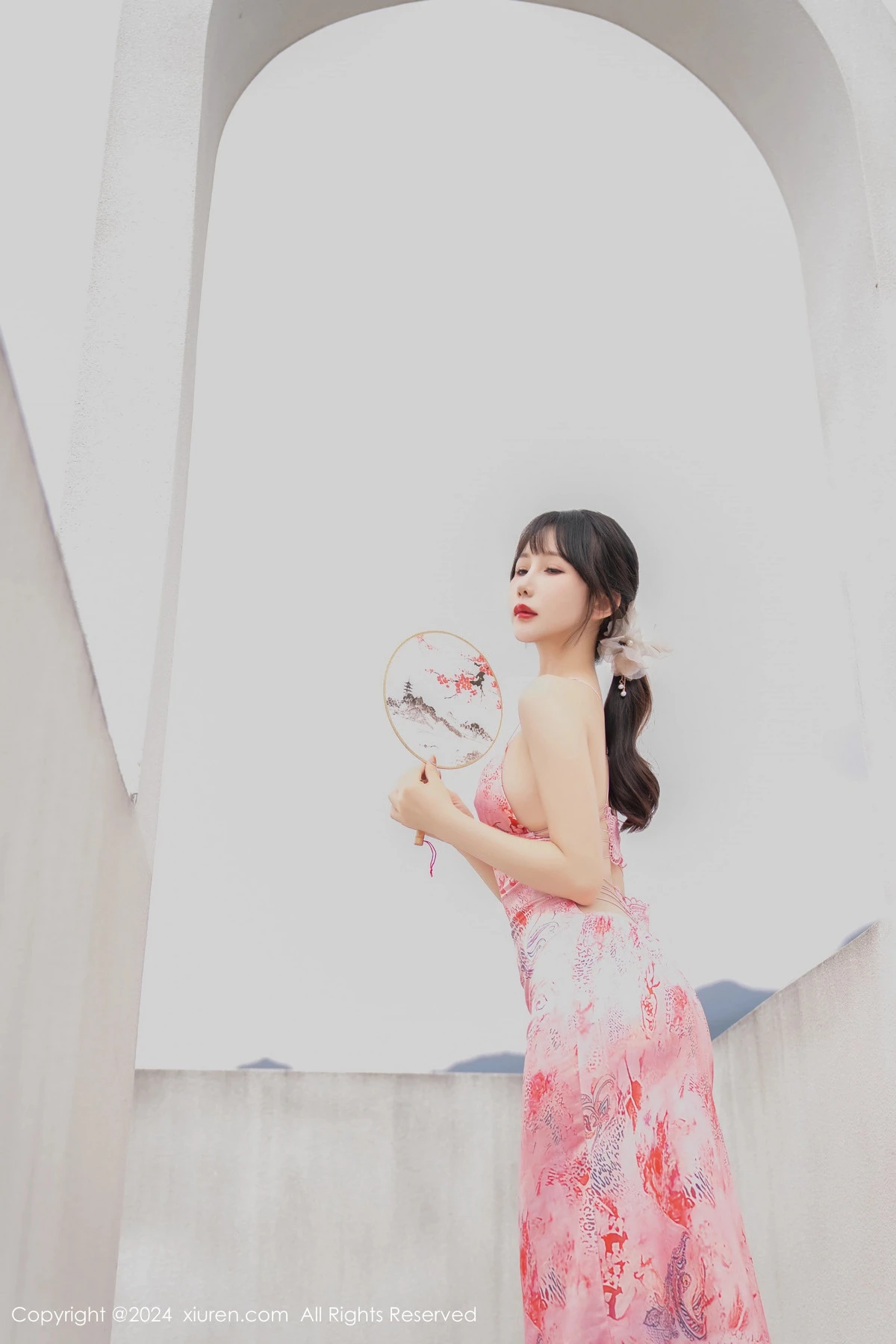 [[XiuRen秀人网]秀人网]No.8535_模特波巧酱性感粉色露背连衣裙配开档肉丝秀曼妙身姿诱惑写真80P