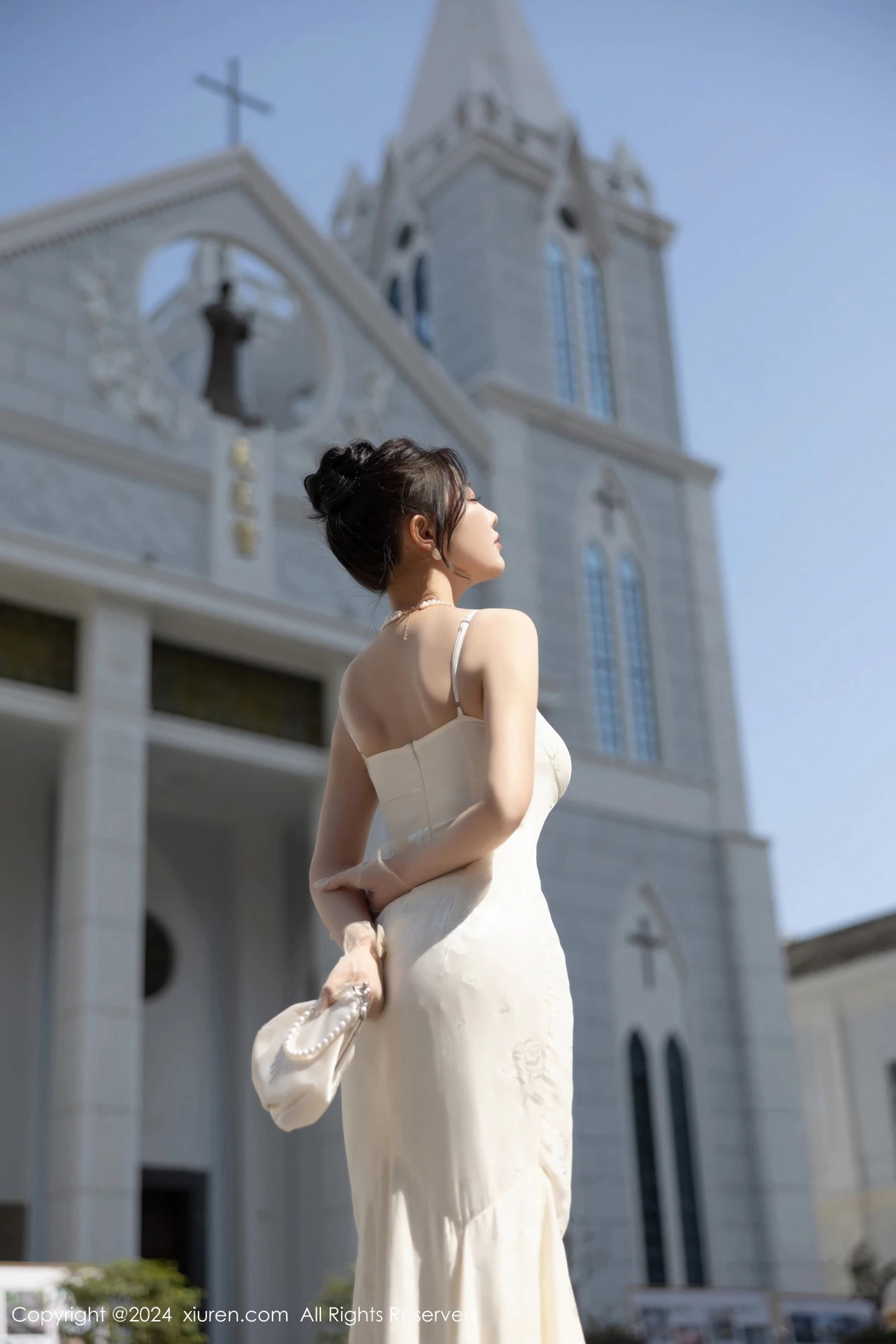 [[XiuRen秀人网]秀人网]No.8538_女神杨晨晨Yome性感白色连衣裙配白色丝袜秀完美身材诱惑写真81P