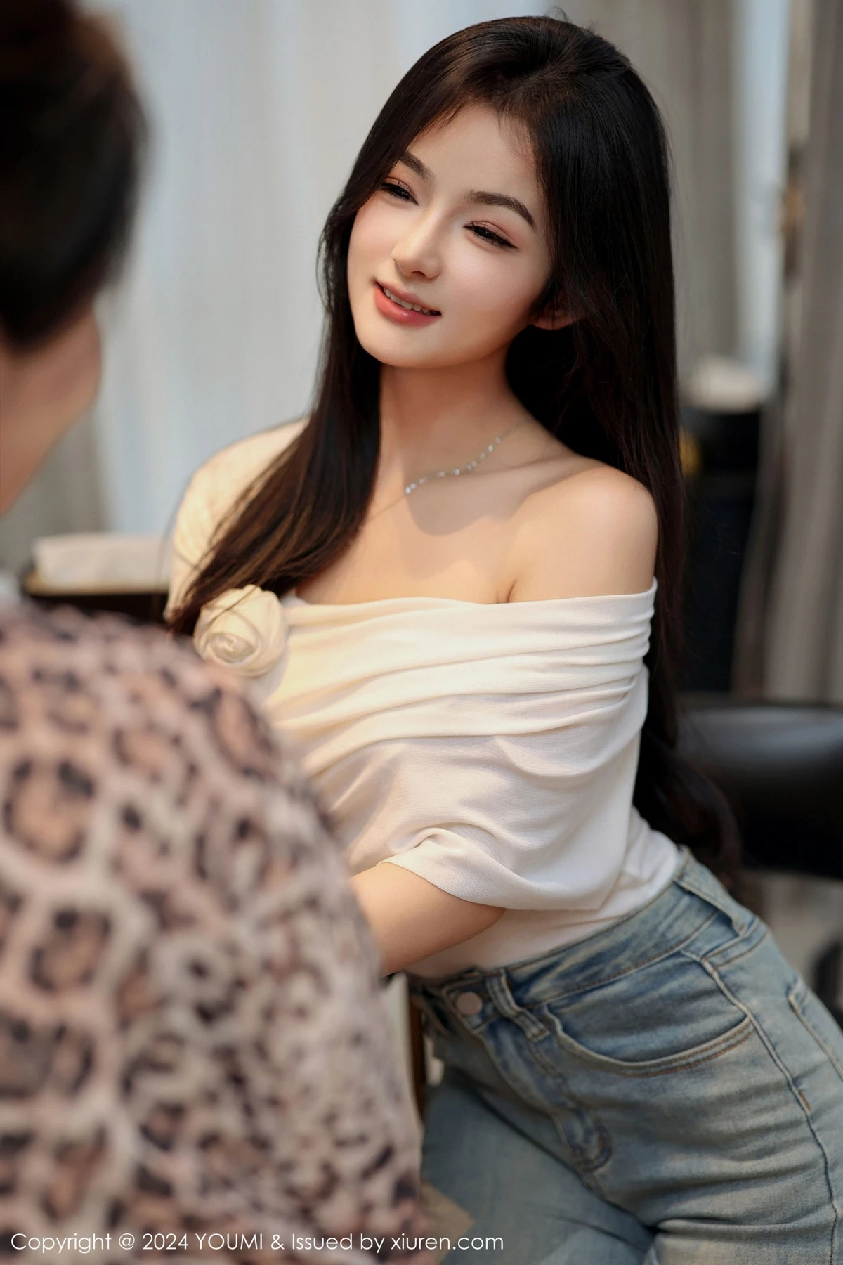 [YouMi尤蜜荟]Vol.1061_模特合集谭小灵私房性感白色上衣配牛仔裤秀曼妙身姿诱惑写真99P