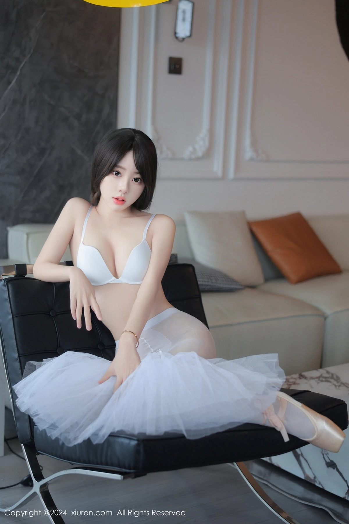 [[XiuRen秀人网]秀人网]No.8564_模特桃妖夭性感白色芭蕾连体衣配白丝裤袜秀曼妙身姿诱惑写真80P