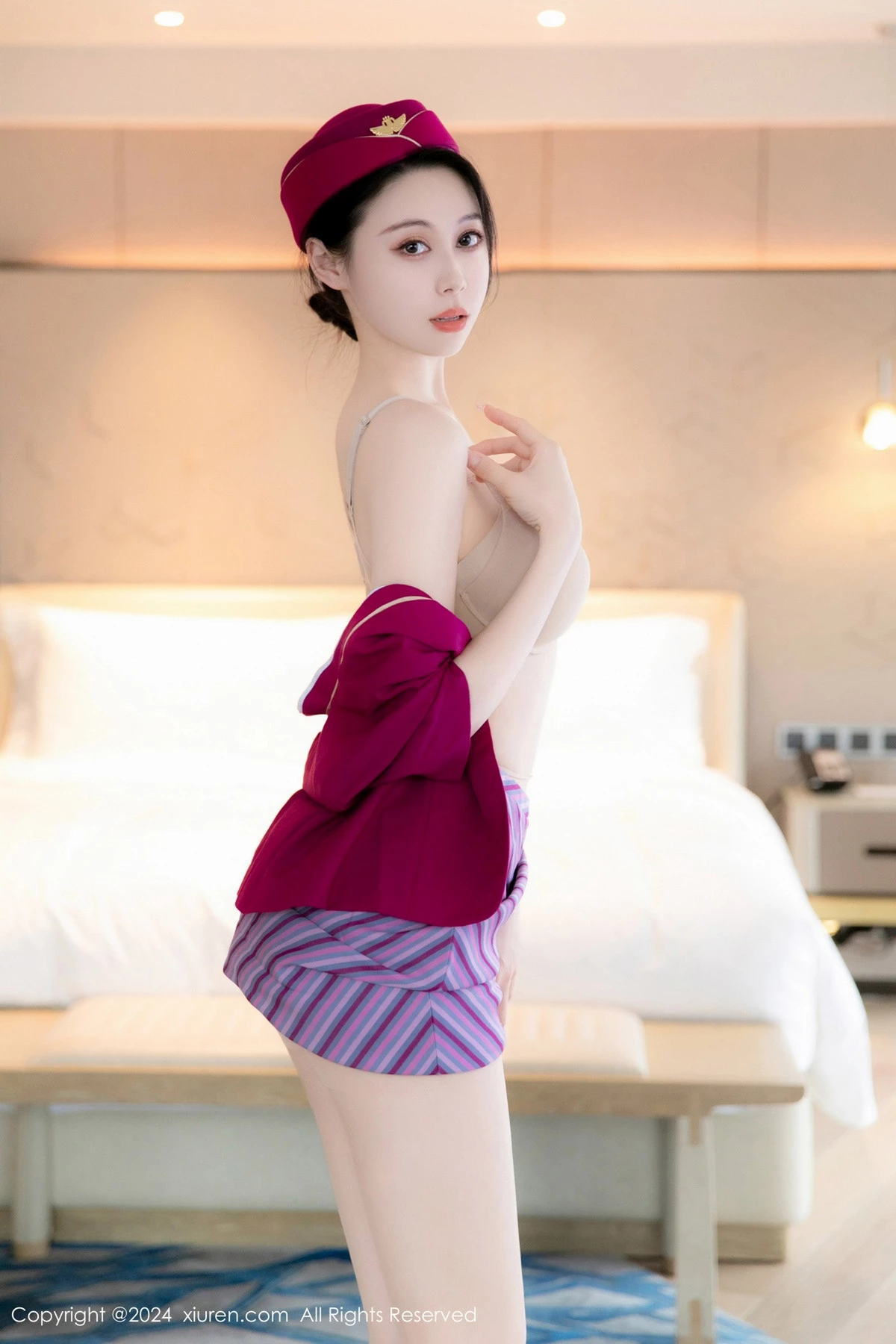 [[XiuRen秀人网]秀人网]No.8563_模特清妙性感空姐制服配超薄无内肉丝秀完美身材迷人美腿写真89P