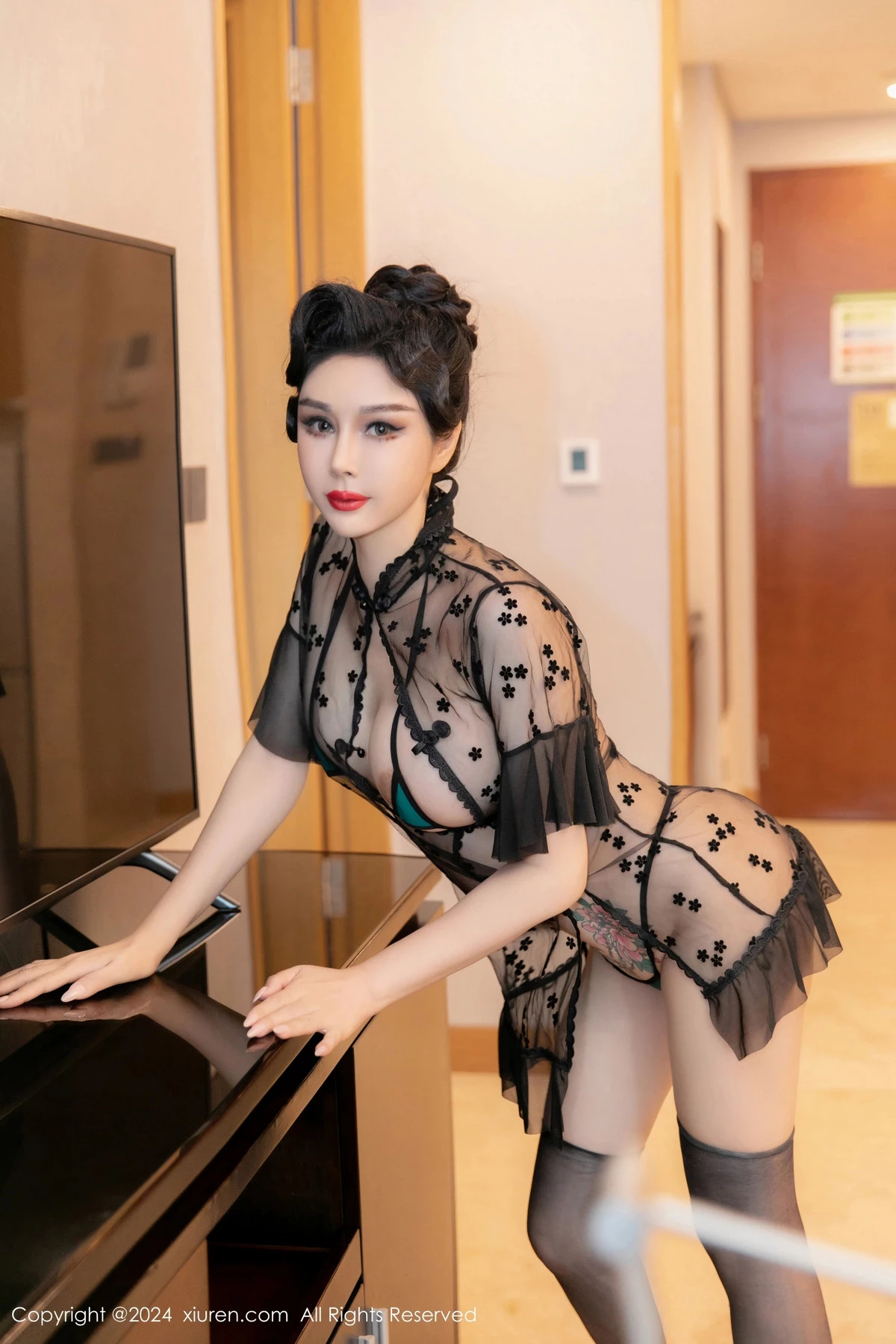 [[XiuRen秀人网]秀人网]No.8549_模特田冰冰性感黑色轻透薄纱服饰配黑丝袜秀热火身材诱惑写真55P