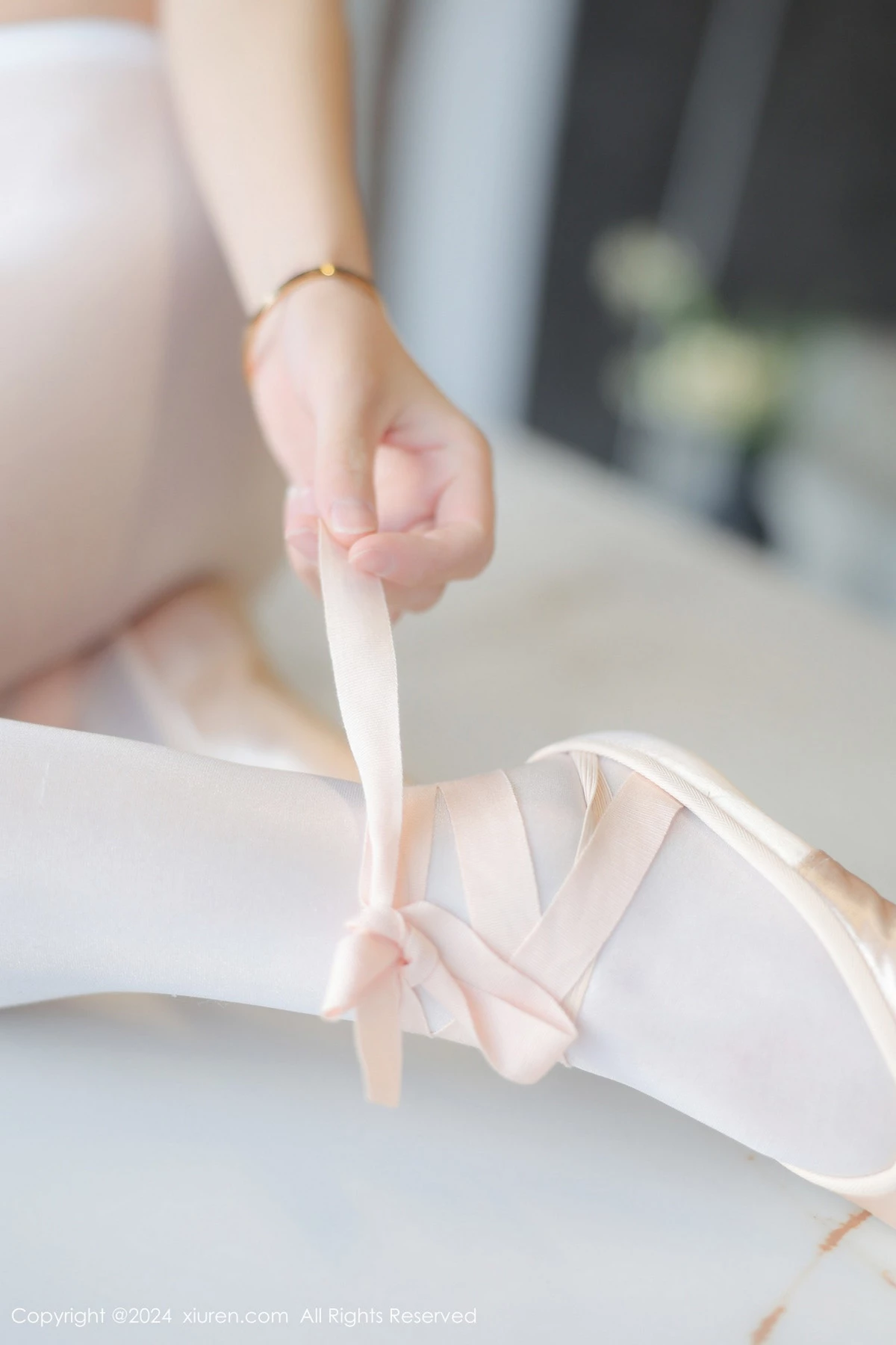 [[XiuRen秀人网]秀人网]No.8564_模特桃妖夭性感白色芭蕾连体衣配白丝裤袜秀曼妙身姿诱惑写真80P