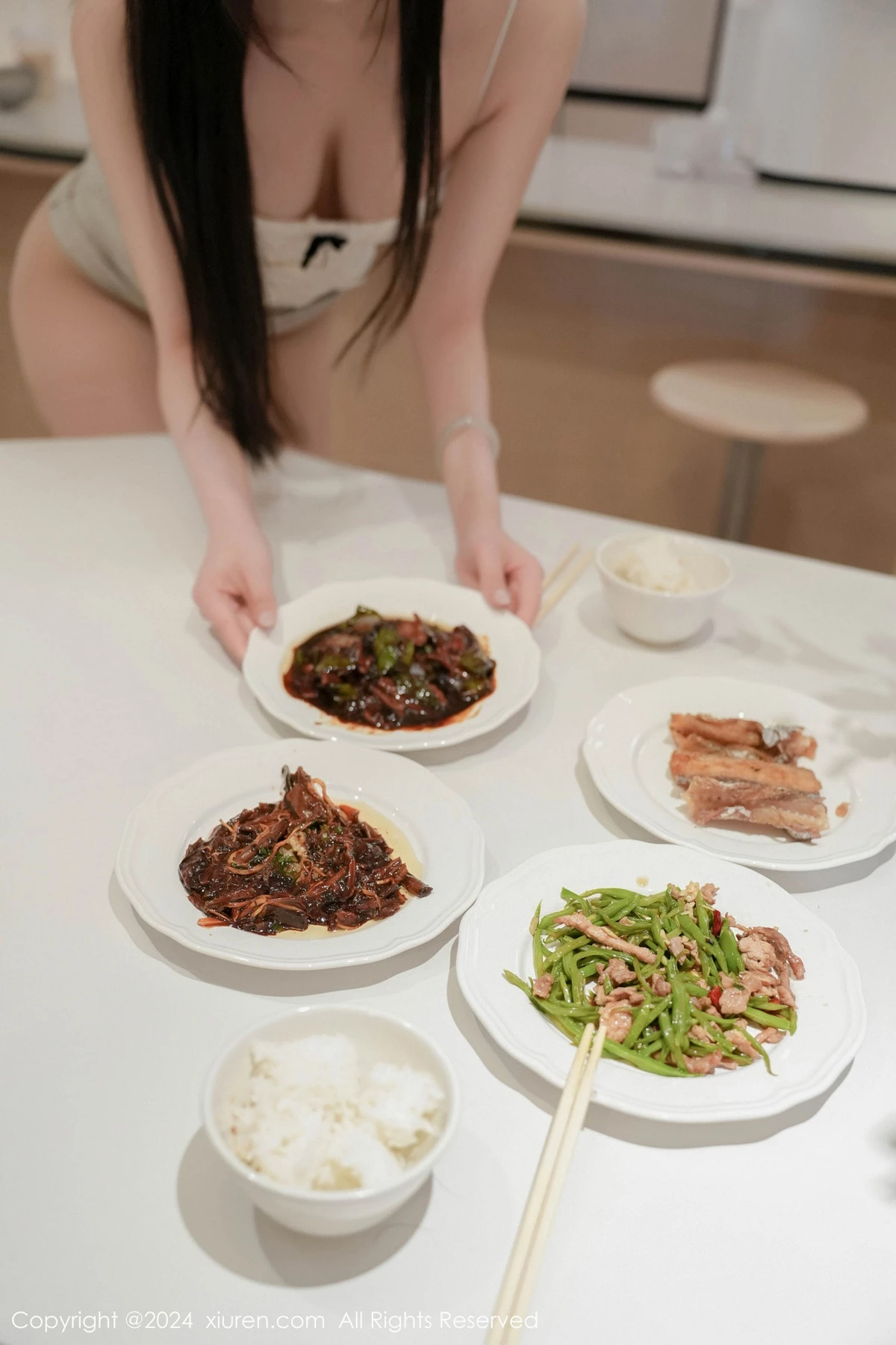 [[XiuRen秀人网]秀人网]No.8557_模特晚苏susu性感浅色OL服饰配原色丝袜秀完美身材诱惑写真111P