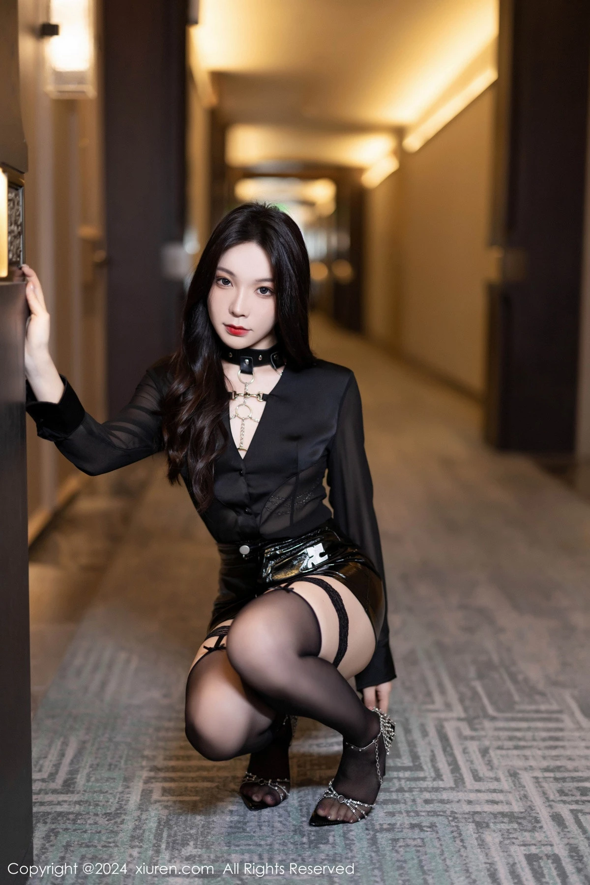 [[XiuRen秀人网]秀人网]No.8554_模特徐莉芝Booty性感杏黑色服饰配黑色丝袜秀翘臀美腿诱惑写真81P