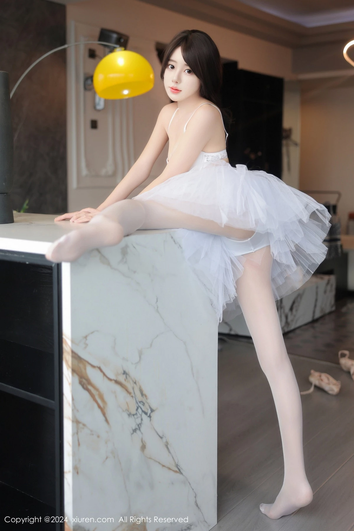 [[XiuRen秀人网]秀人网]No.8564_模特桃妖夭性感白色芭蕾连体衣配白丝裤袜秀曼妙身姿诱惑写真80P