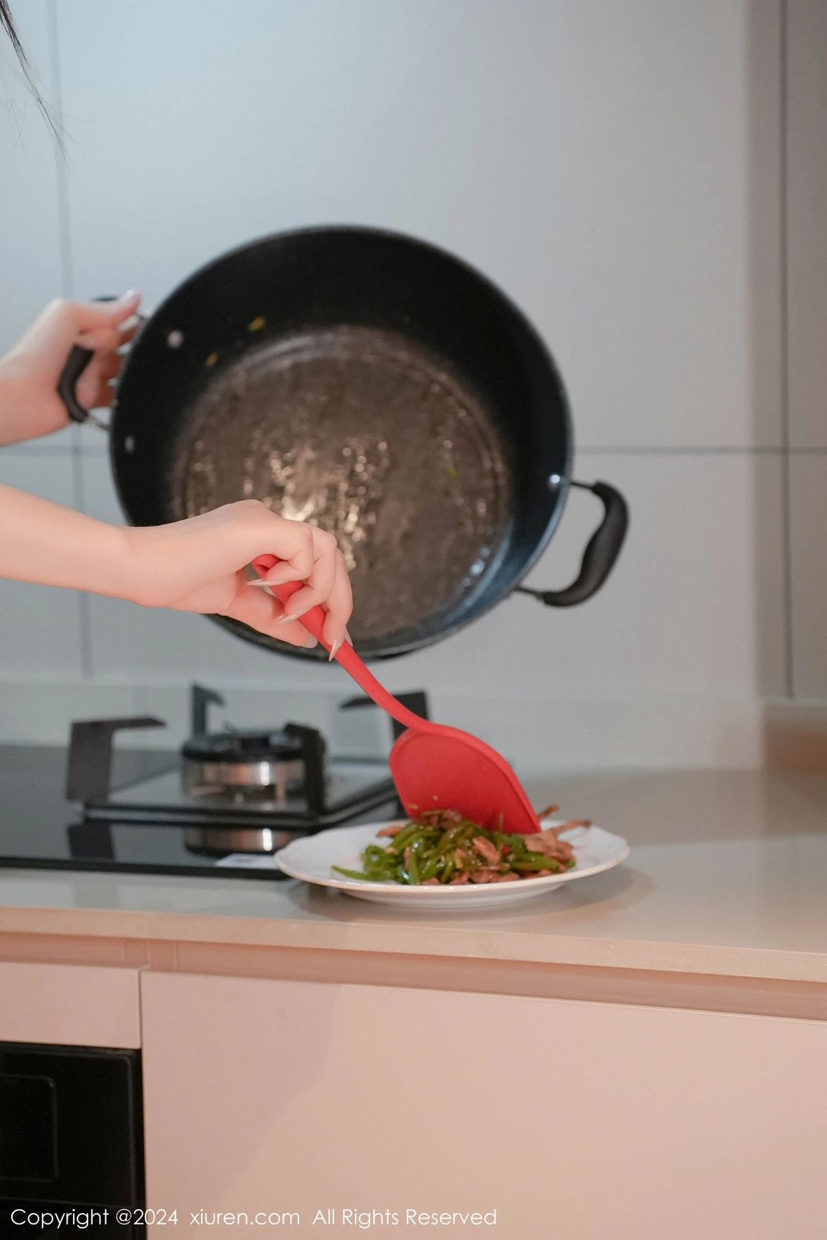 [[XiuRen秀人网]秀人网]No.8557_模特晚苏susu性感浅色OL服饰配原色丝袜秀完美身材诱惑写真111P