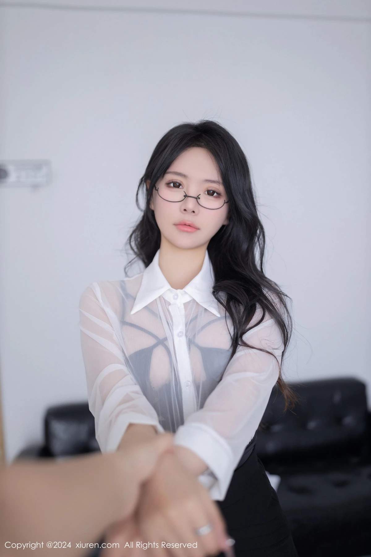 [[XiuRen秀人网]秀人网]No.8560_模特幼幼性感秘书OL制服露黑色高叉连体衣秀完美身材诱惑写真80P