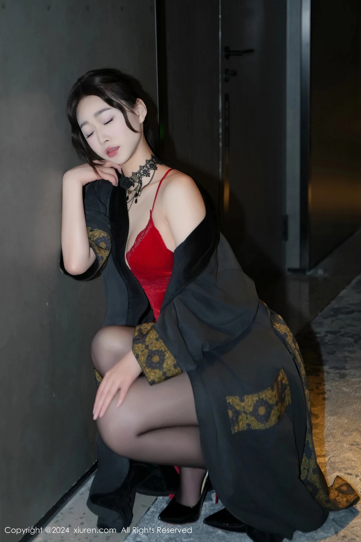 [[XiuRen秀人网]秀人网]No.8547_模特软糖爱喝奶性感红色吊带短裙配黑丝吊袜秀曼妙身姿诱惑写真73P