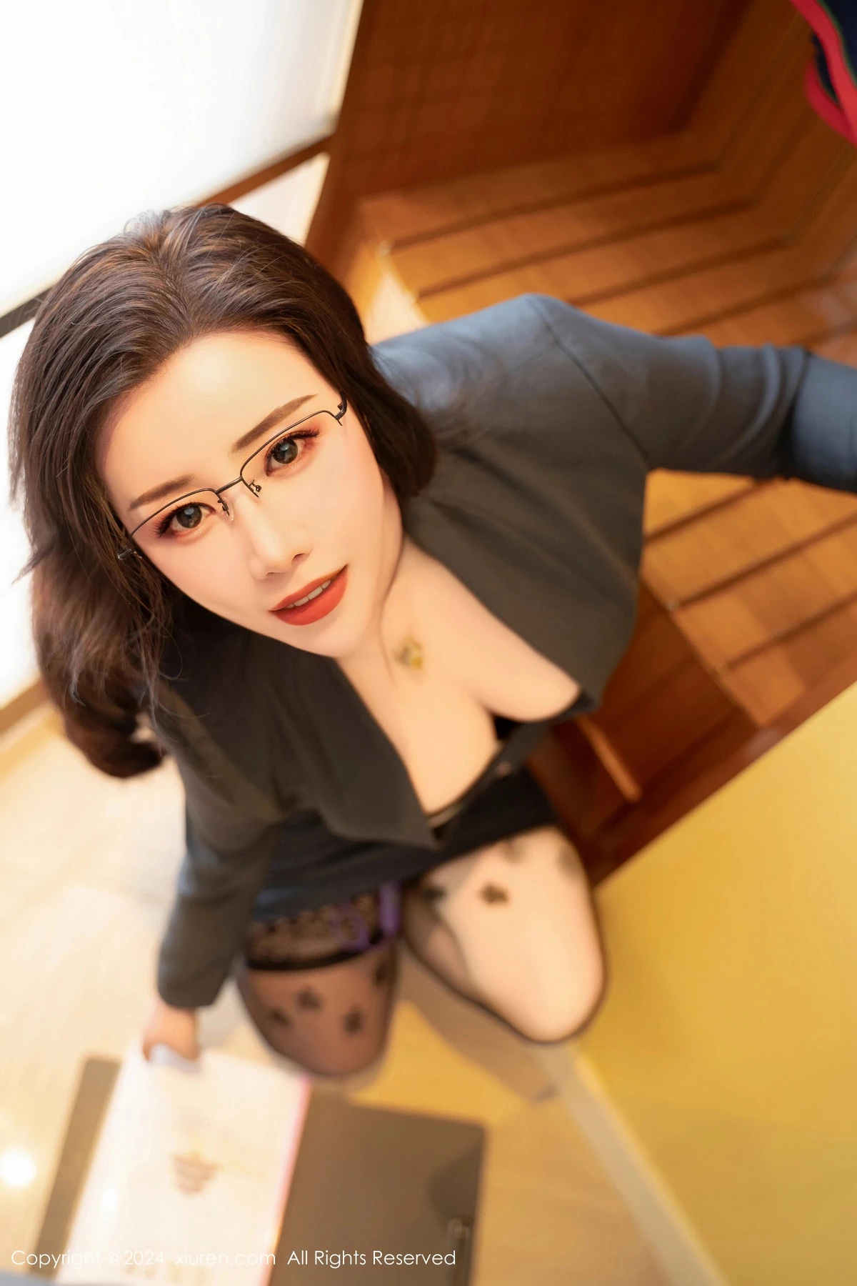 [[XiuRen秀人网]秀人网]No.8541_模特王婉悠Queen性感秘书OL服饰配黑丝袜秀丰腴身材诱惑写真91P