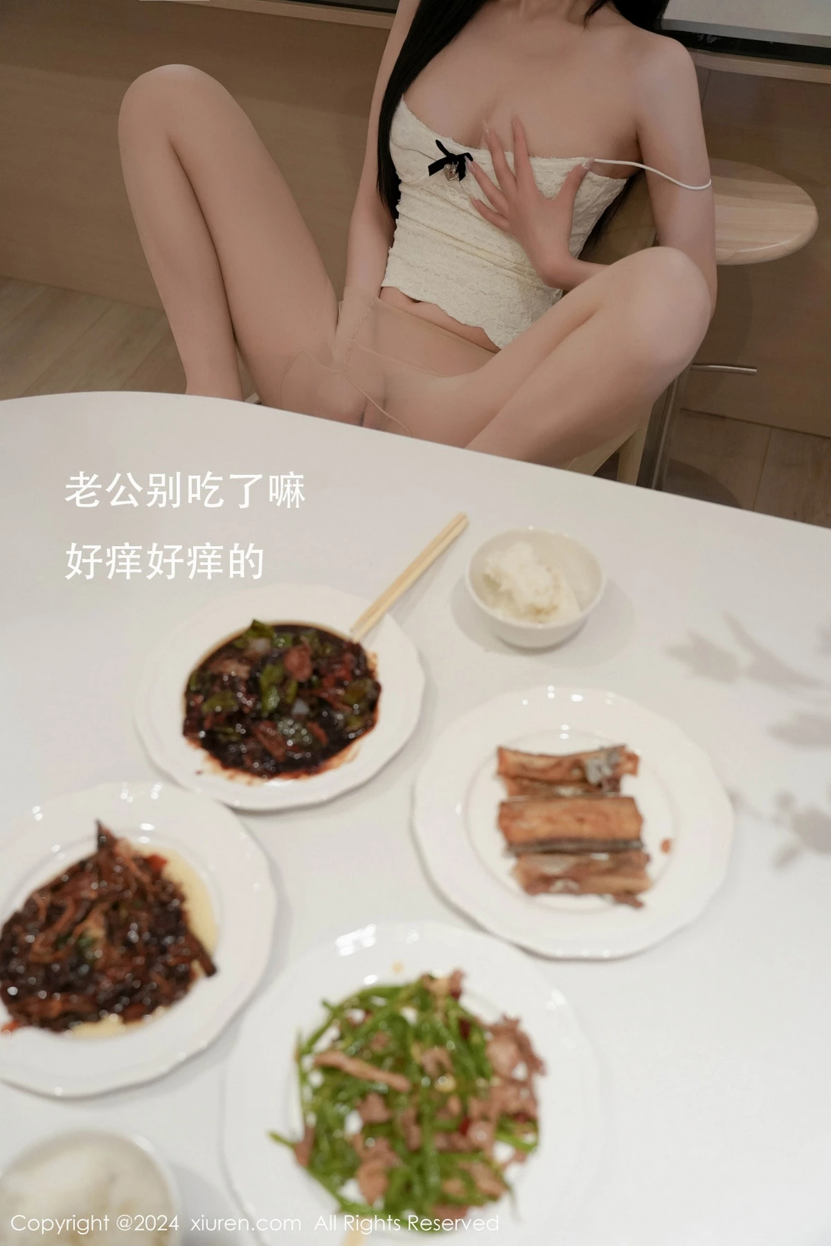 [[XiuRen秀人网]秀人网]No.8557_模特晚苏susu性感浅色OL服饰配原色丝袜秀完美身材诱惑写真111P