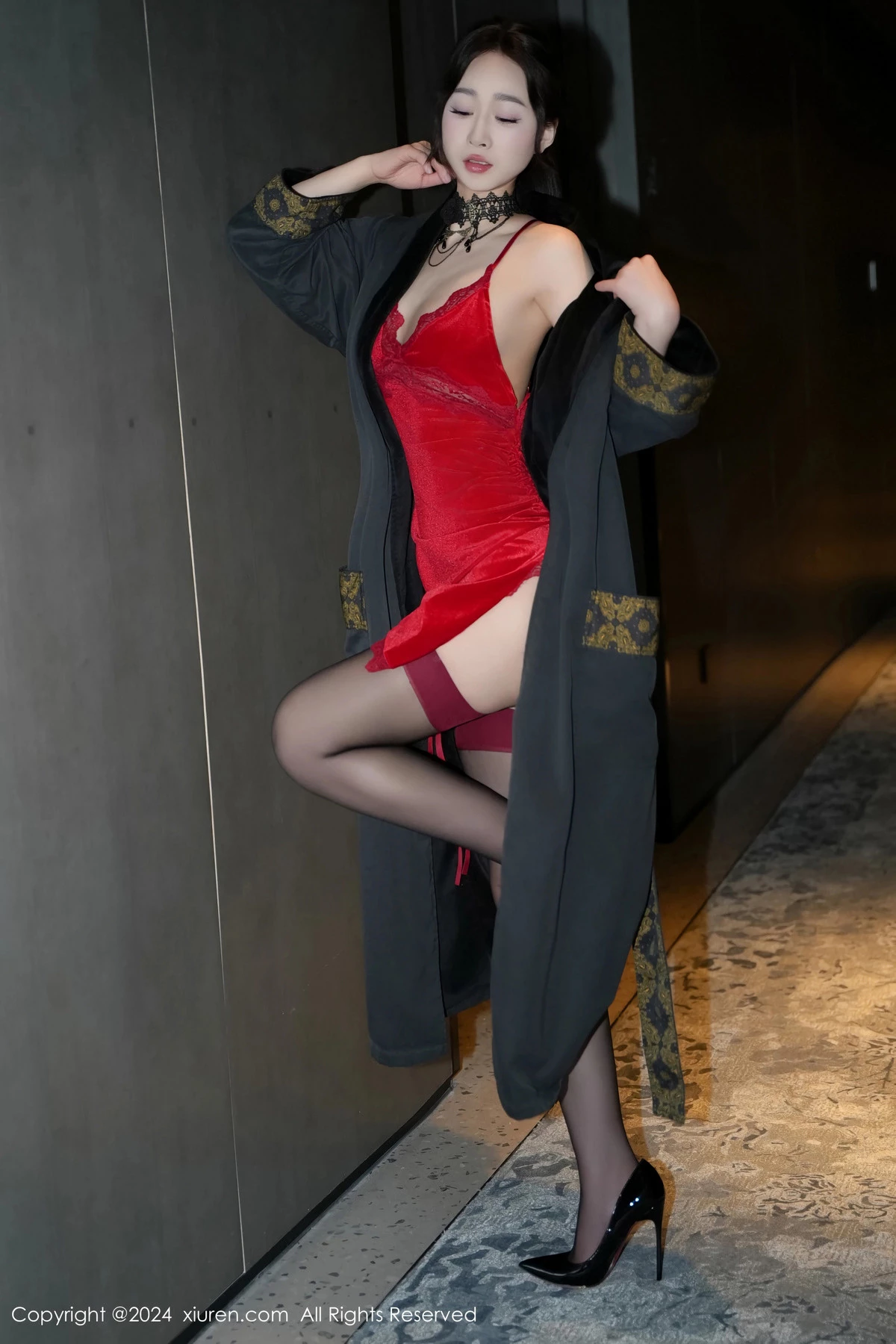 [[XiuRen秀人网]秀人网]No.8547_模特软糖爱喝奶性感红色吊带短裙配黑丝吊袜秀曼妙身姿诱惑写真73P