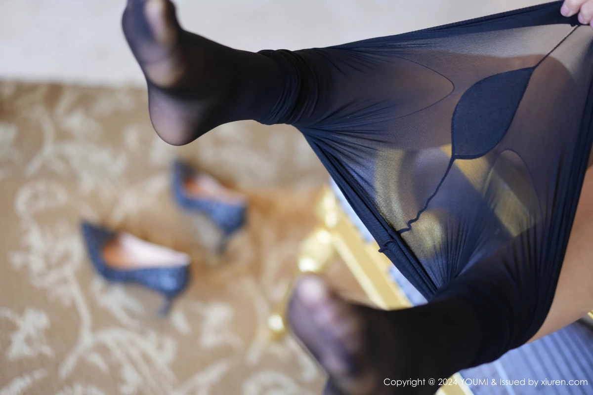 [YouMi尤蜜荟]Vol.1063_模特赵可欣baby性感白T配黑短裙露超薄黑丝秀曼妙身姿诱惑写真73P