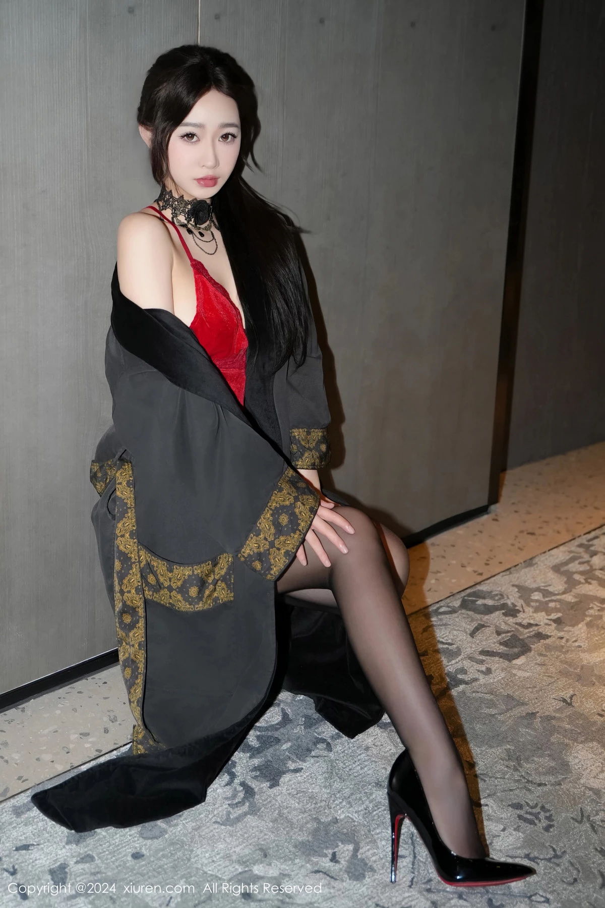 [[XiuRen秀人网]秀人网]No.8547_模特软糖爱喝奶性感红色吊带短裙配黑丝吊袜秀曼妙身姿诱惑写真73P