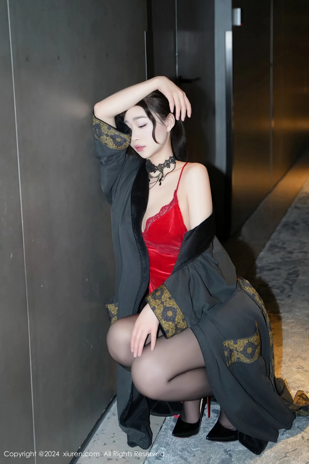 [[XiuRen秀人网]秀人网]No.8547_模特软糖爱喝奶性感红色吊带短裙配黑丝吊袜秀曼妙身姿诱惑写真73P