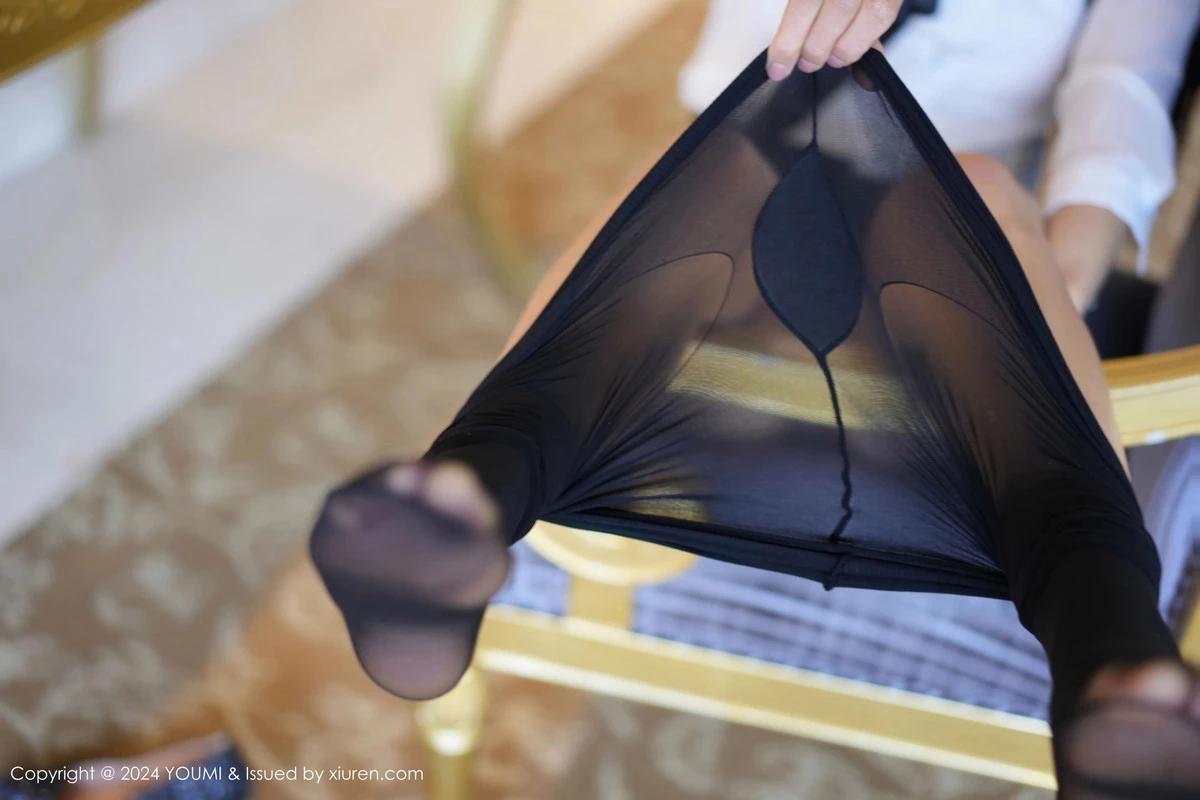[YouMi尤蜜荟]Vol.1063_模特赵可欣baby性感白T配黑短裙露超薄黑丝秀曼妙身姿诱惑写真73P