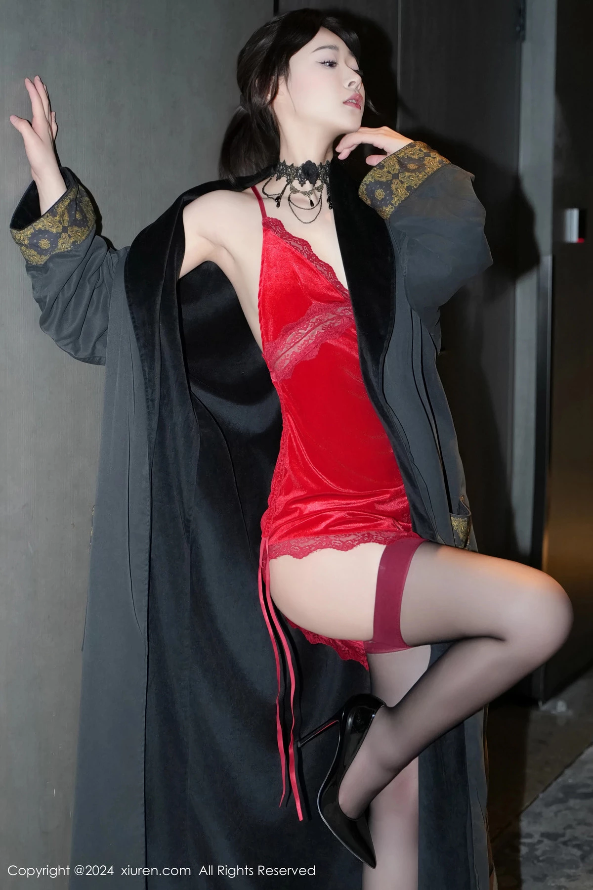[[XiuRen秀人网]秀人网]No.8547_模特软糖爱喝奶性感红色吊带短裙配黑丝吊袜秀曼妙身姿诱惑写真73P