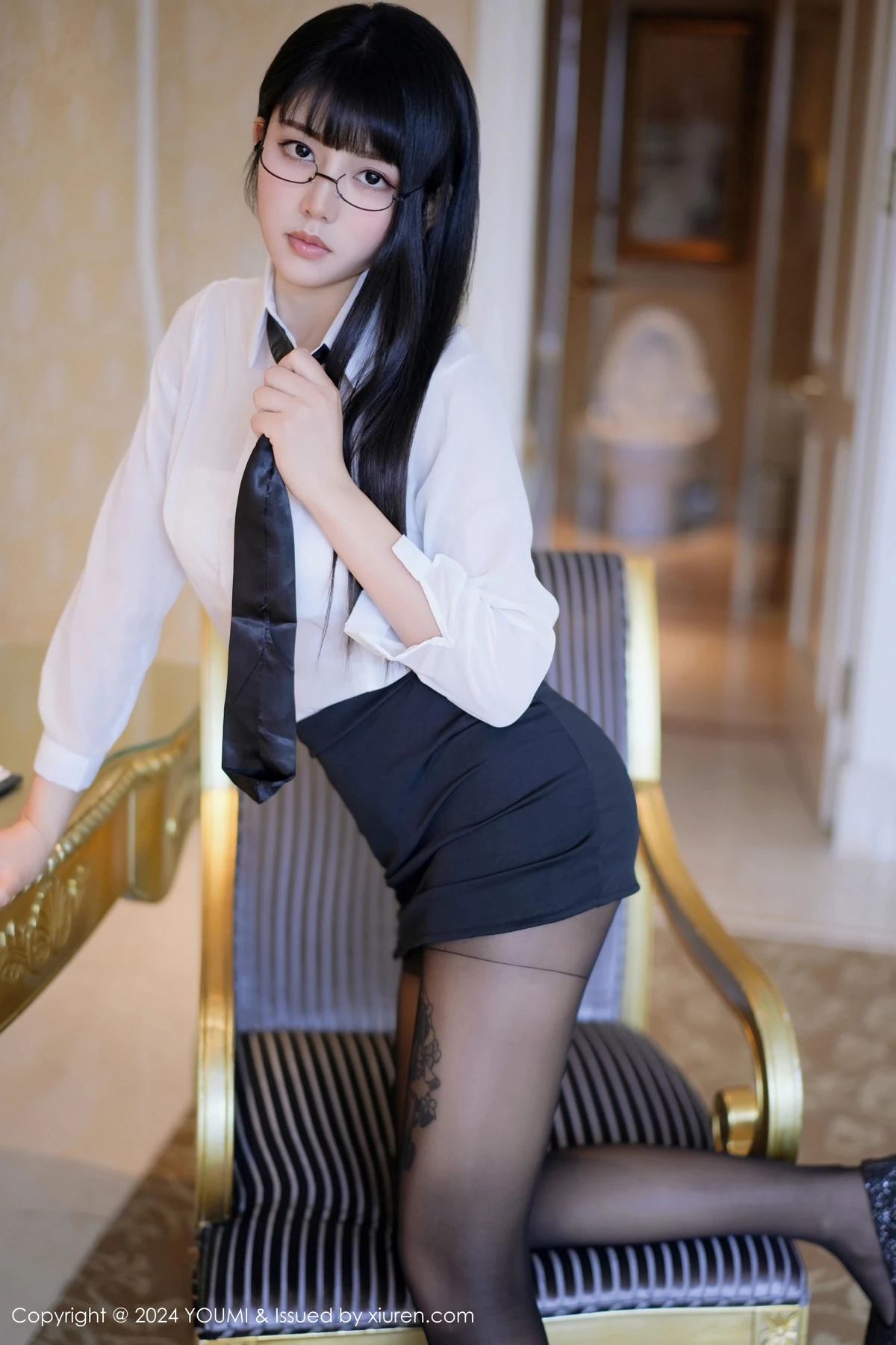 [YouMi尤蜜荟]Vol.1063_模特赵可欣baby性感白T配黑短裙露超薄黑丝秀曼妙身姿诱惑写真73P