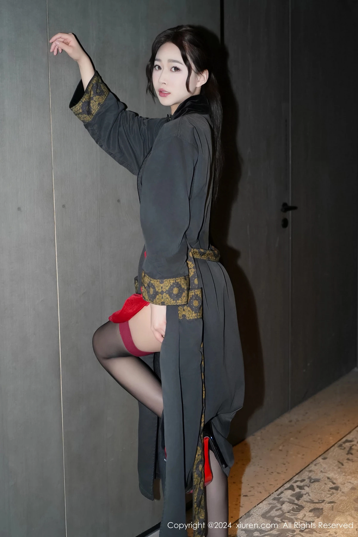 [[XiuRen秀人网]秀人网]No.8547_模特软糖爱喝奶性感红色吊带短裙配黑丝吊袜秀曼妙身姿诱惑写真73P