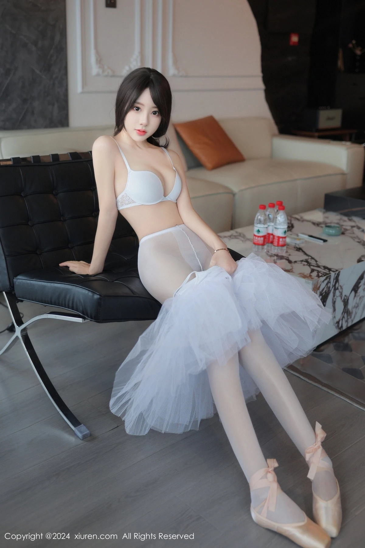 [[XiuRen秀人网]秀人网]No.8564_模特桃妖夭性感白色芭蕾连体衣配白丝裤袜秀曼妙身姿诱惑写真80P