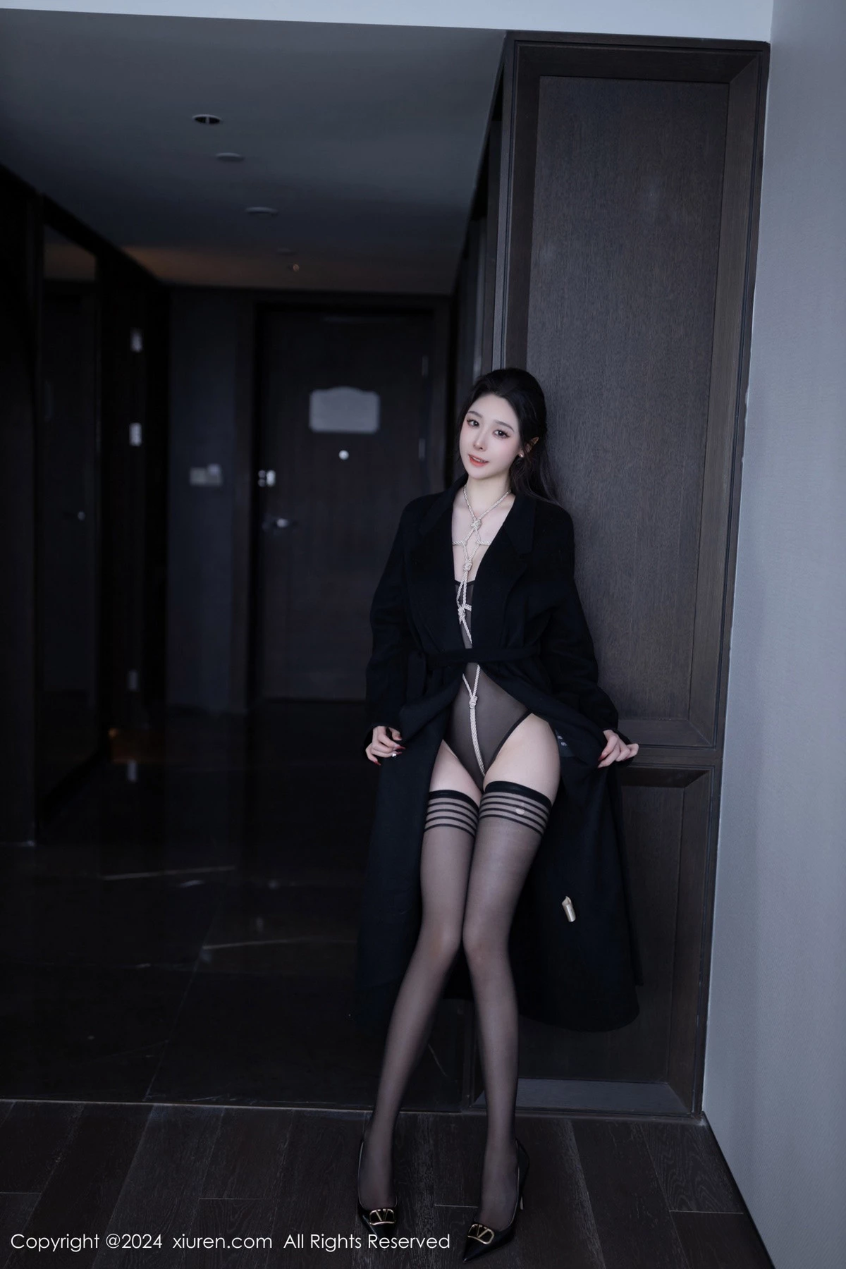 [[XiuRen秀人网]秀人网]No.8552_模特小逗逗性感黑色薄纱连体衣情趣捆绑秀惹火身材撩人诱惑写真80P