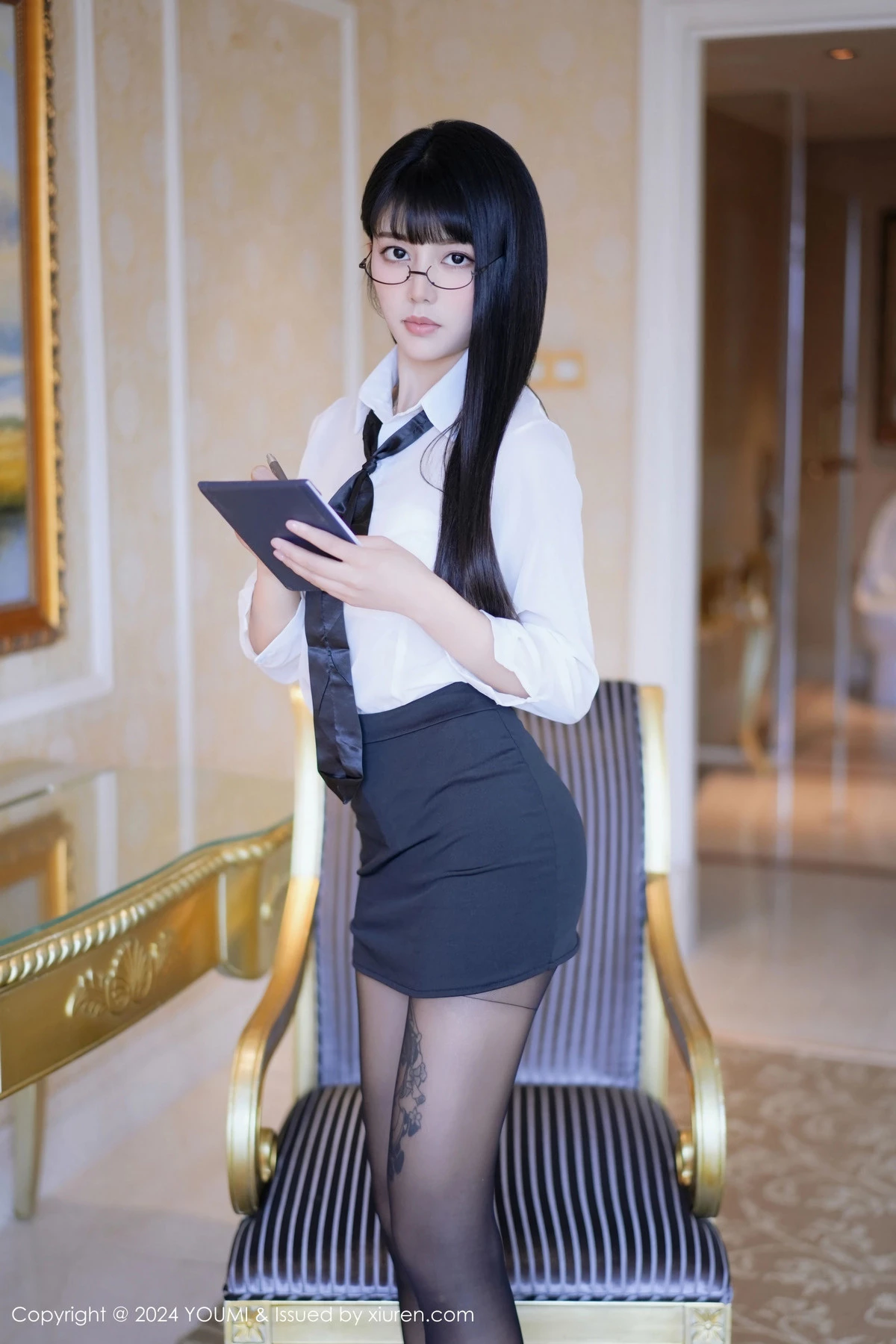 [YouMi尤蜜荟]Vol.1063_模特赵可欣baby性感白T配黑短裙露超薄黑丝秀曼妙身姿诱惑写真73P