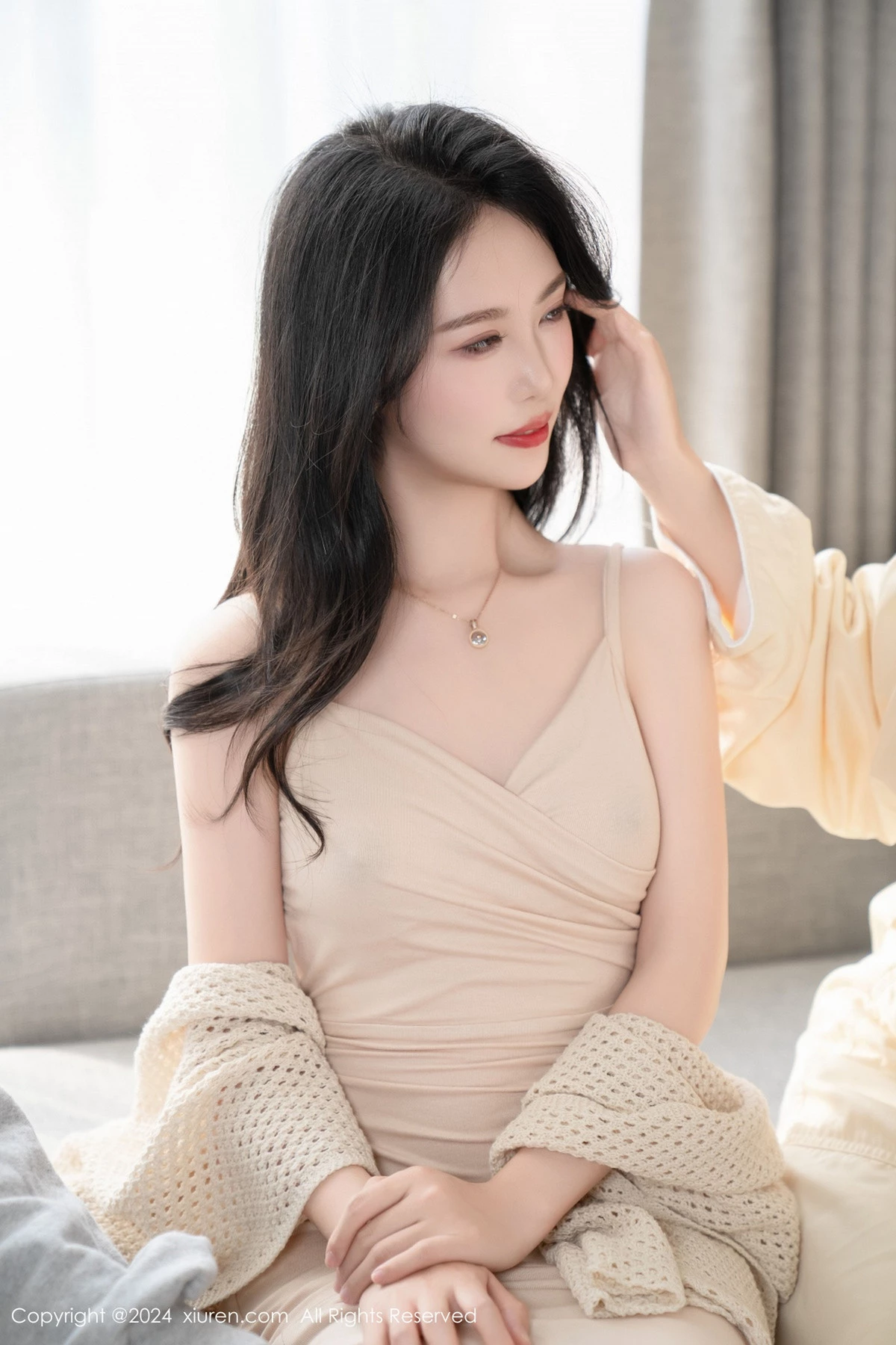 [[XiuRen秀人网]秀人网]No.8559_模特利世杏色连衣长裙露黑色内衣配超薄黑丝秀曼妙身姿诱惑写真84P