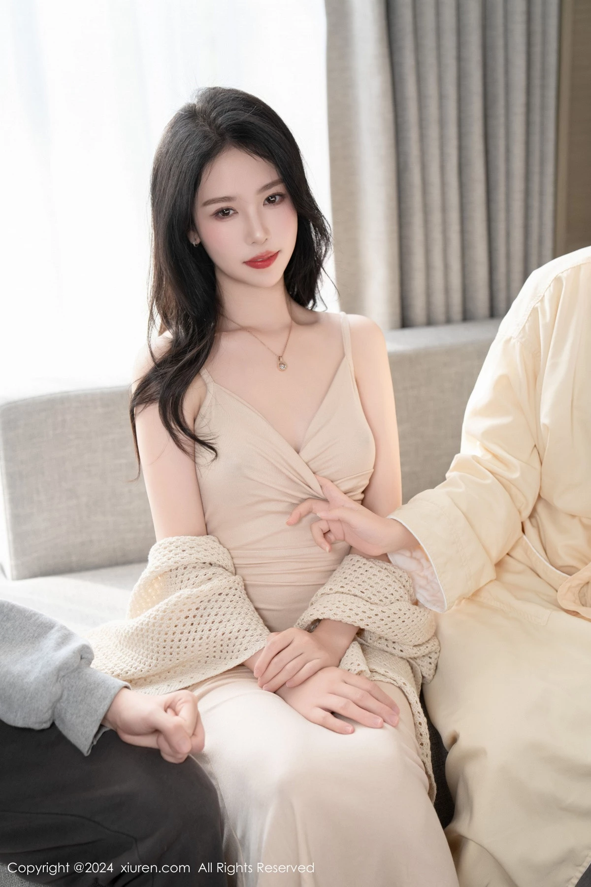 [[XiuRen秀人网]秀人网]No.8559_模特利世杏色连衣长裙露黑色内衣配超薄黑丝秀曼妙身姿诱惑写真84P