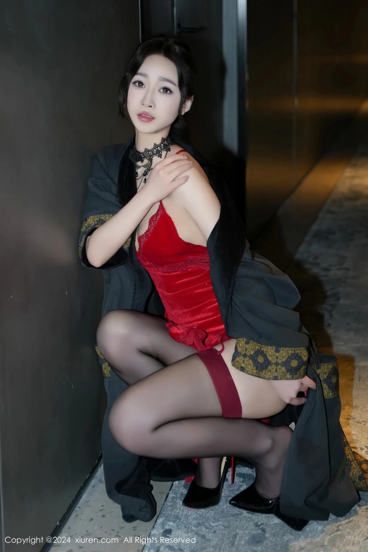 [[XiuRen秀人网]秀人网]No.8547_模特软糖爱喝奶性感红色吊带短裙配黑丝吊袜秀曼妙身姿诱惑写真73P