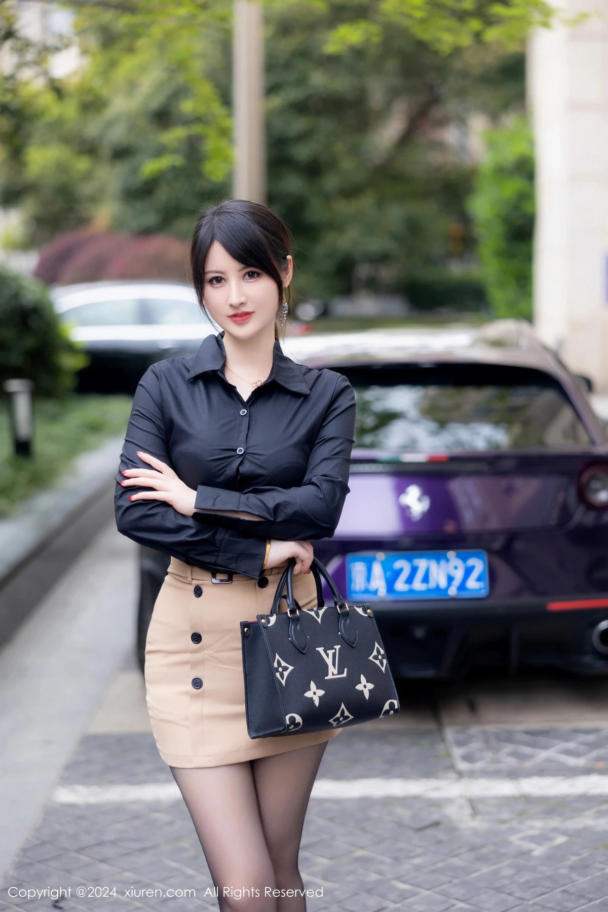 [[XiuRen秀人网]秀人网]No.8569_模特诗诗kiki性感黑色OL服饰露红色内衣秀丰腴身材撩人诱惑写真83P