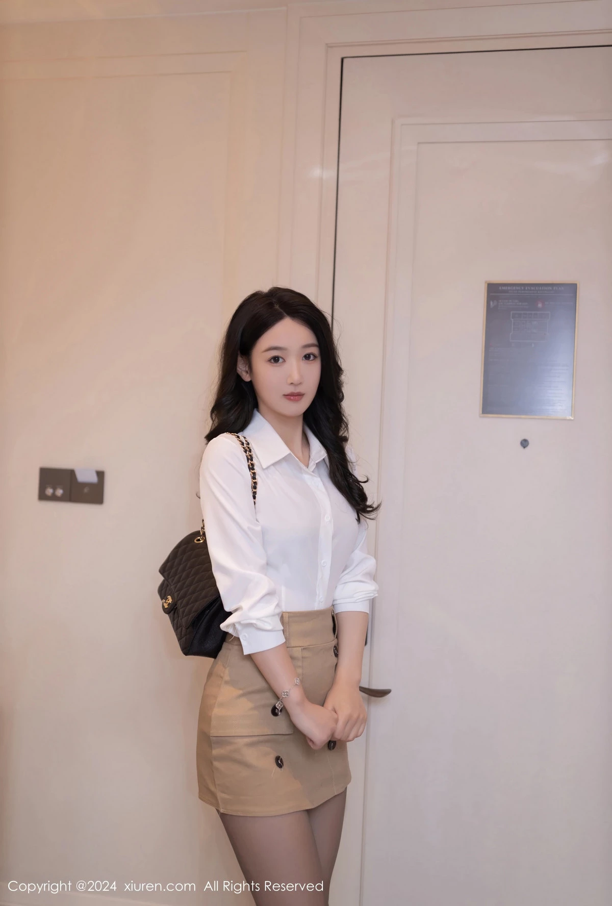 [[XiuRen秀人网]秀人网]No.8571_模特唐安琪性感白色OL服饰配超薄黑丝秀曼妙身姿迷人诱惑写真80P