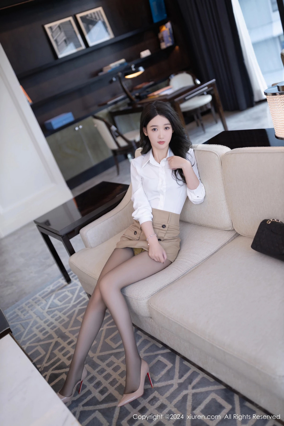 [[XiuRen秀人网]秀人网]No.8571_模特唐安琪性感白色OL服饰配超薄黑丝秀曼妙身姿迷人诱惑写真80P