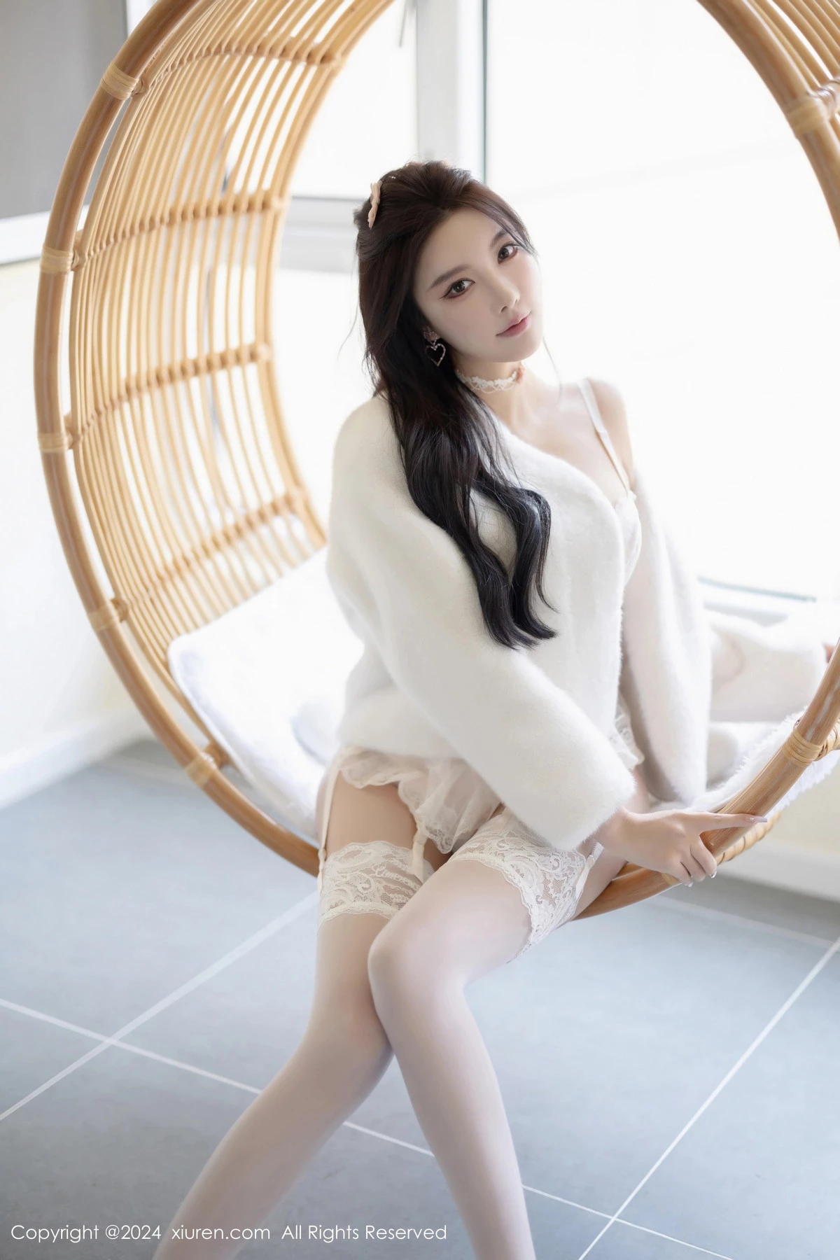 [[XiuRen秀人网]秀人网]No.8570_女神杨晨晨Yome性感白色连衣短裙配白丝吊袜秀完美身材诱惑写真80P